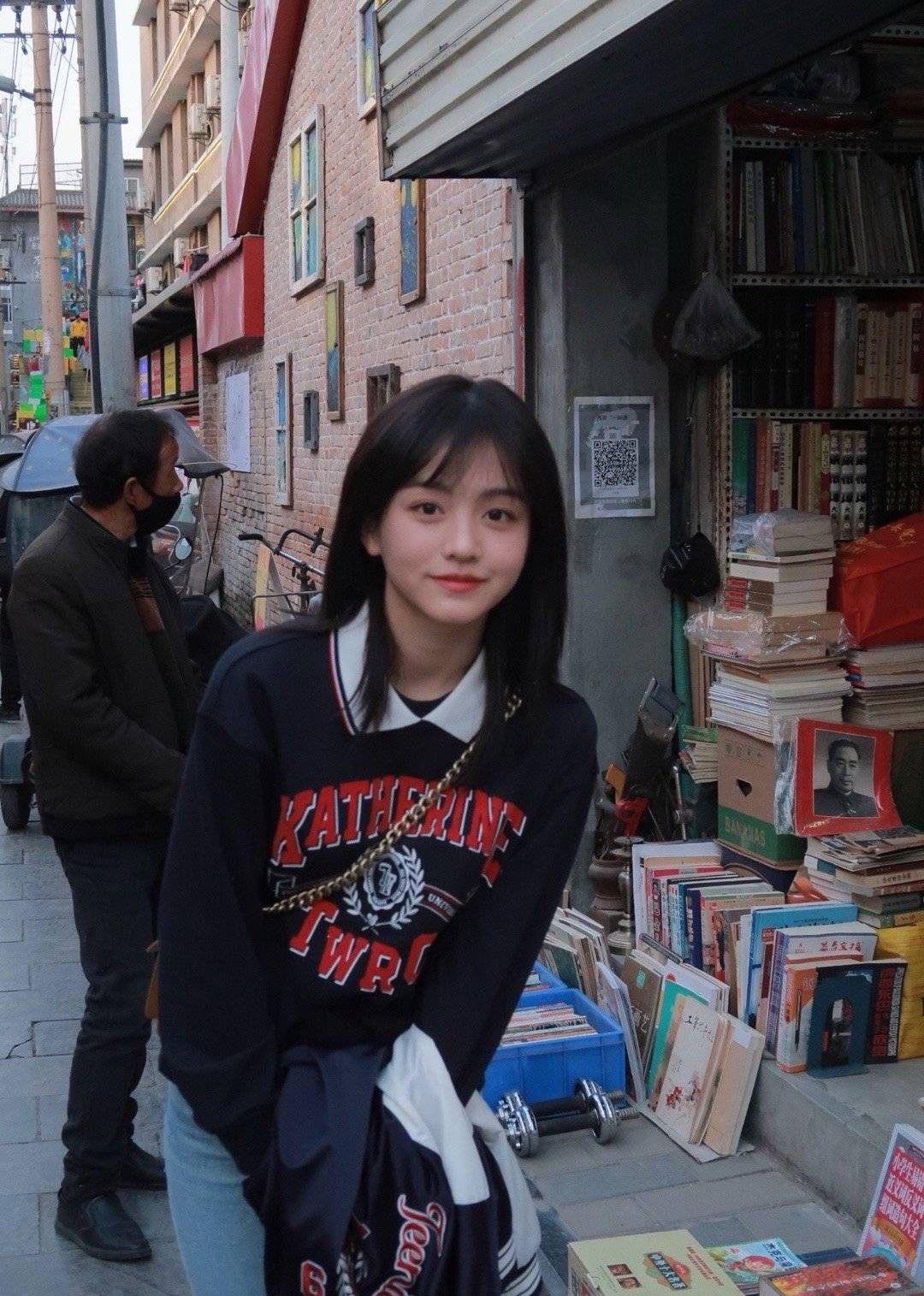 老婆几分钟就高潮了,骚话连篇,要好多人艹