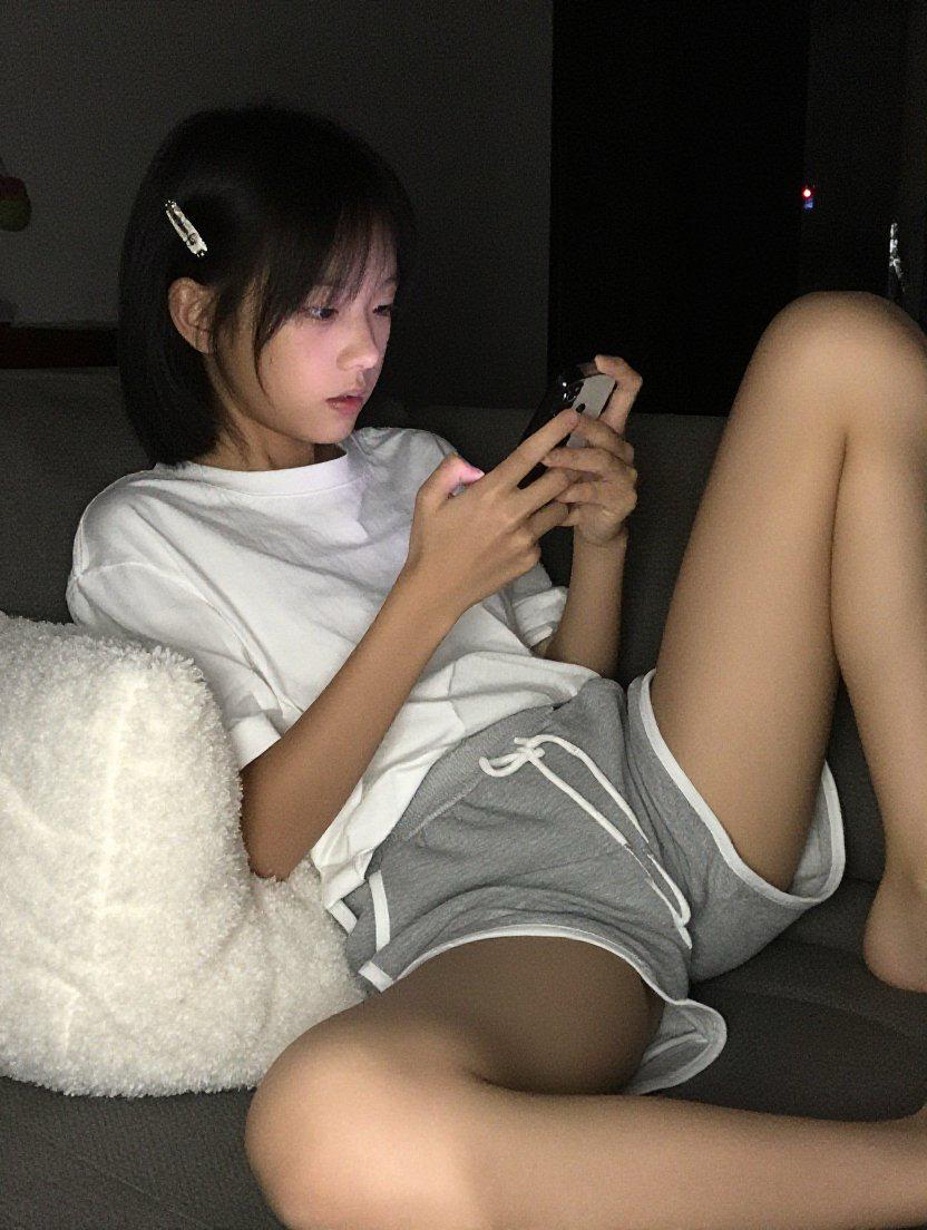 晚上勾引老公，偷偷拿手机录下做爱声音