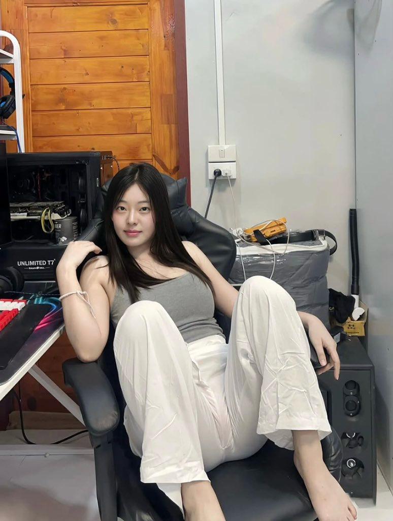 操得小母狗一直狂叫爸爸，干喷了给她