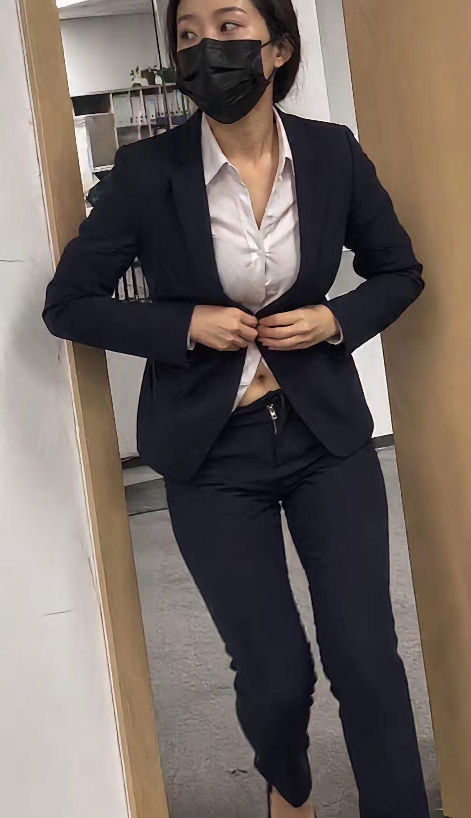 办公室操骚逼同事，说我操的好深