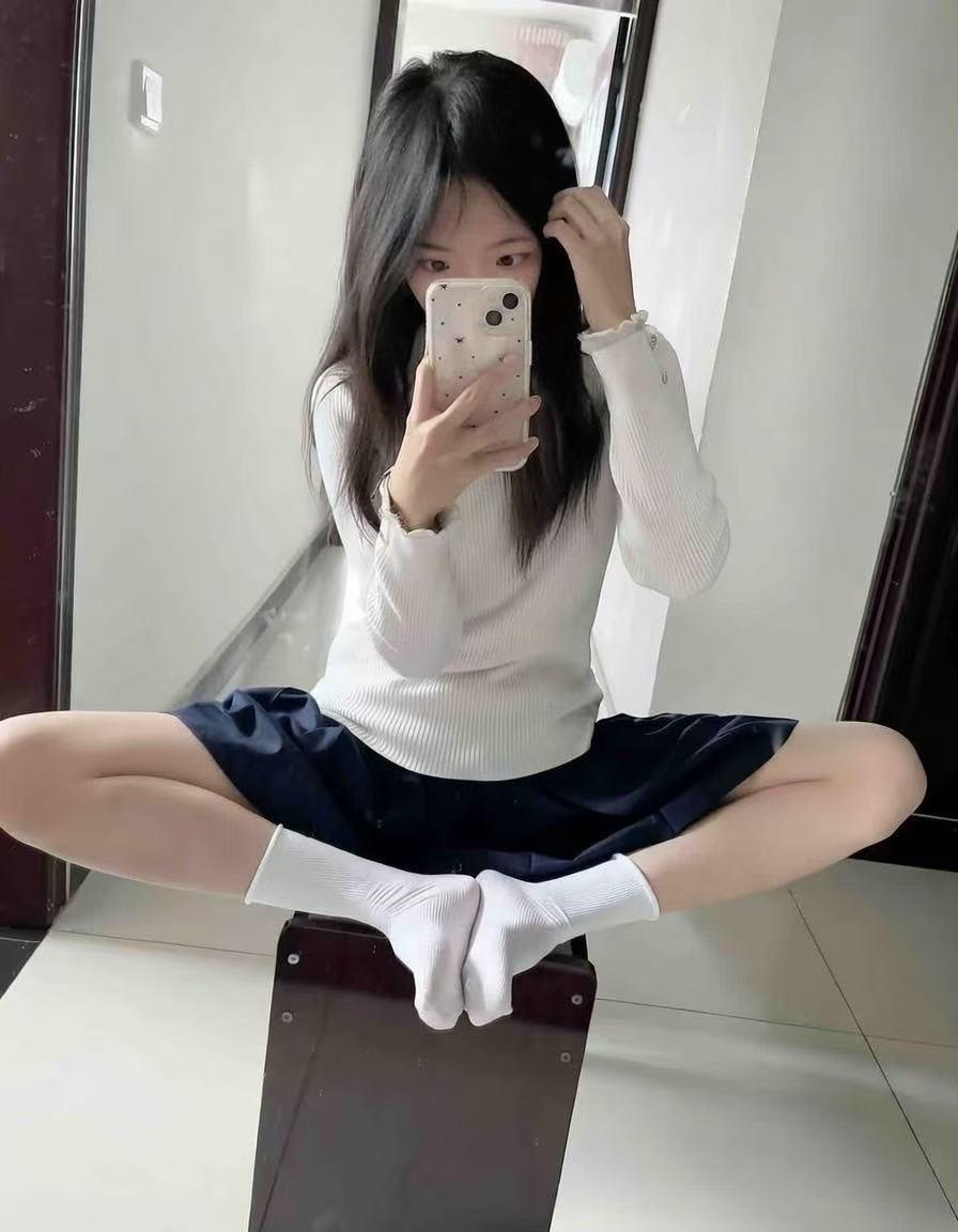 酒店不小心遇到了小情侣开房破处