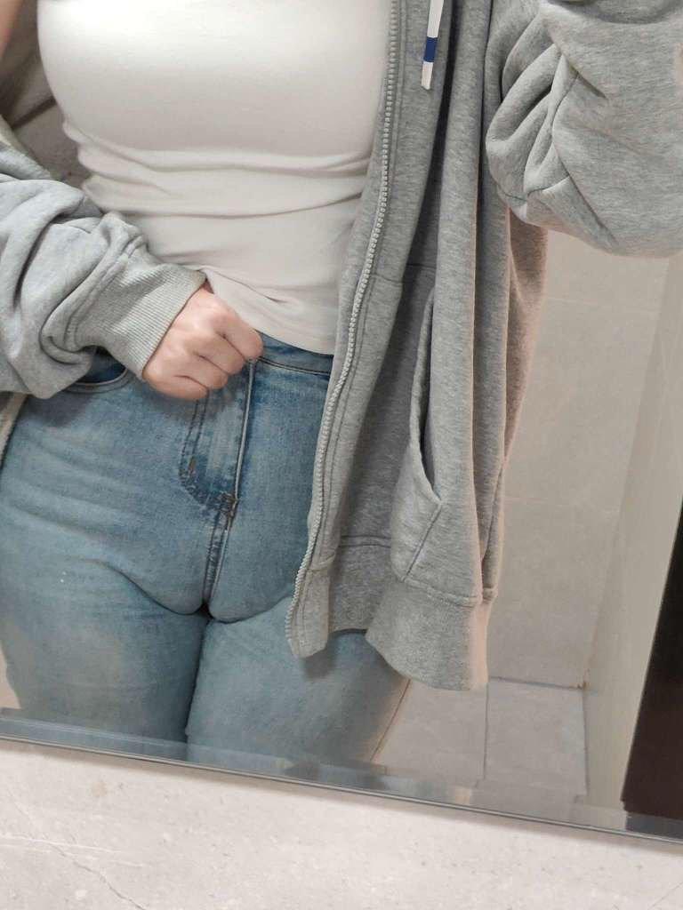 每天被操的02年骚女