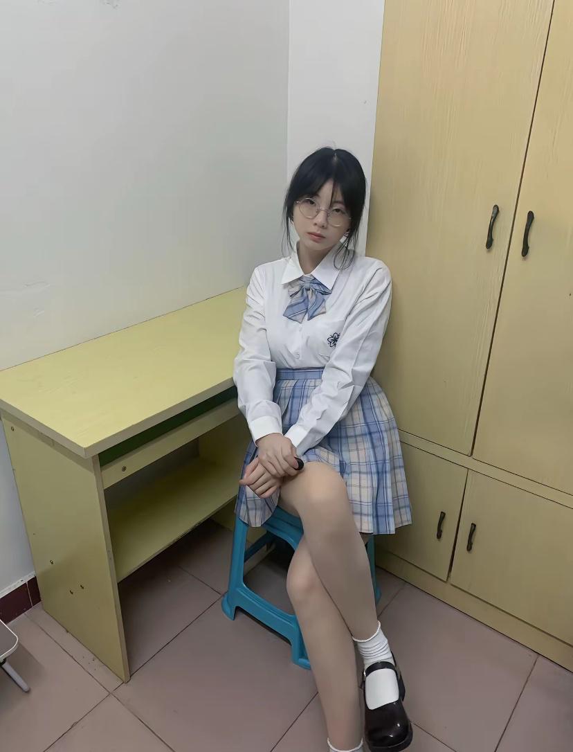 骚货英语老师一枚 被我搞到叫爸爸