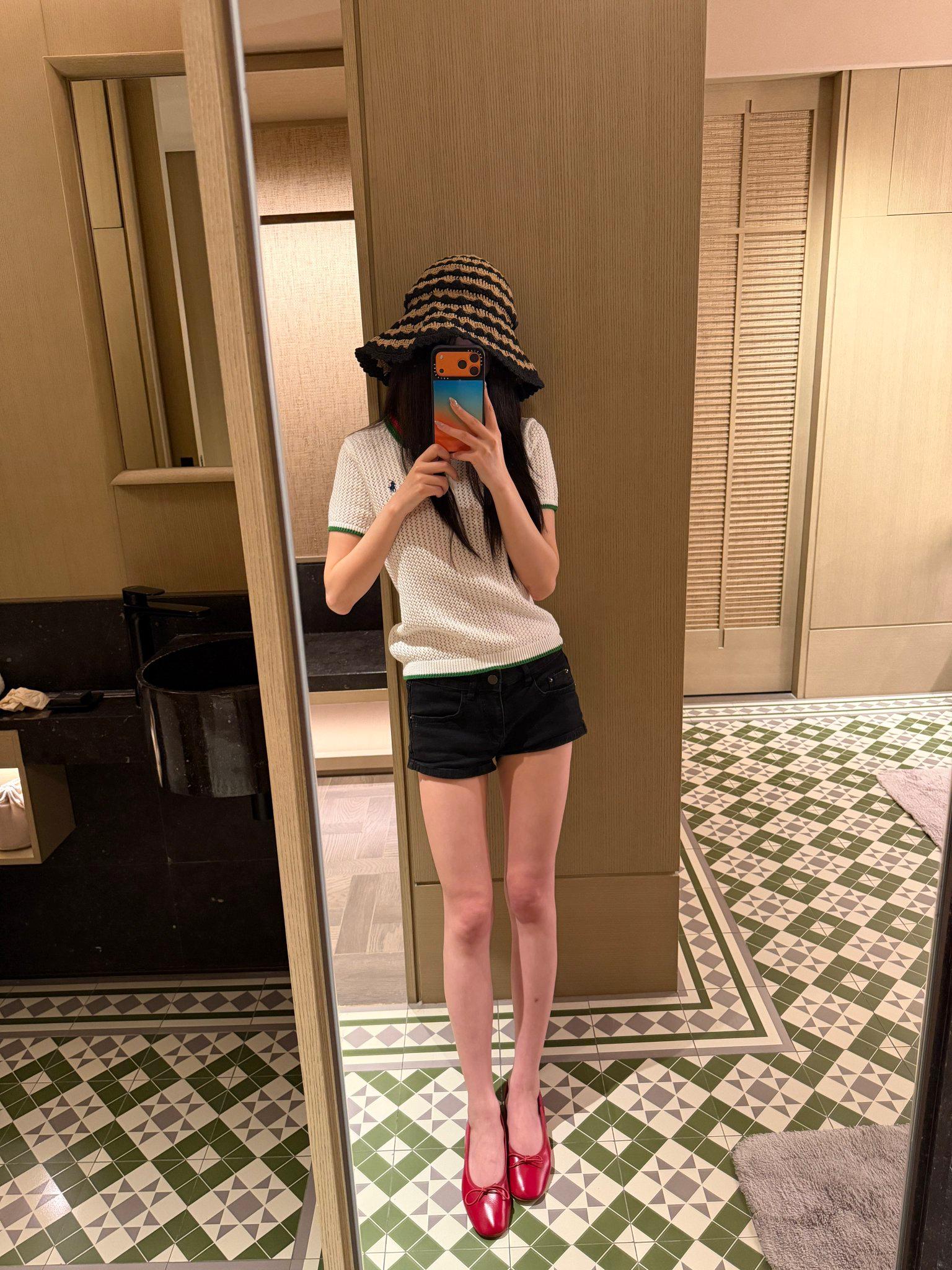 出差听到酒店隔壁房间在操逼