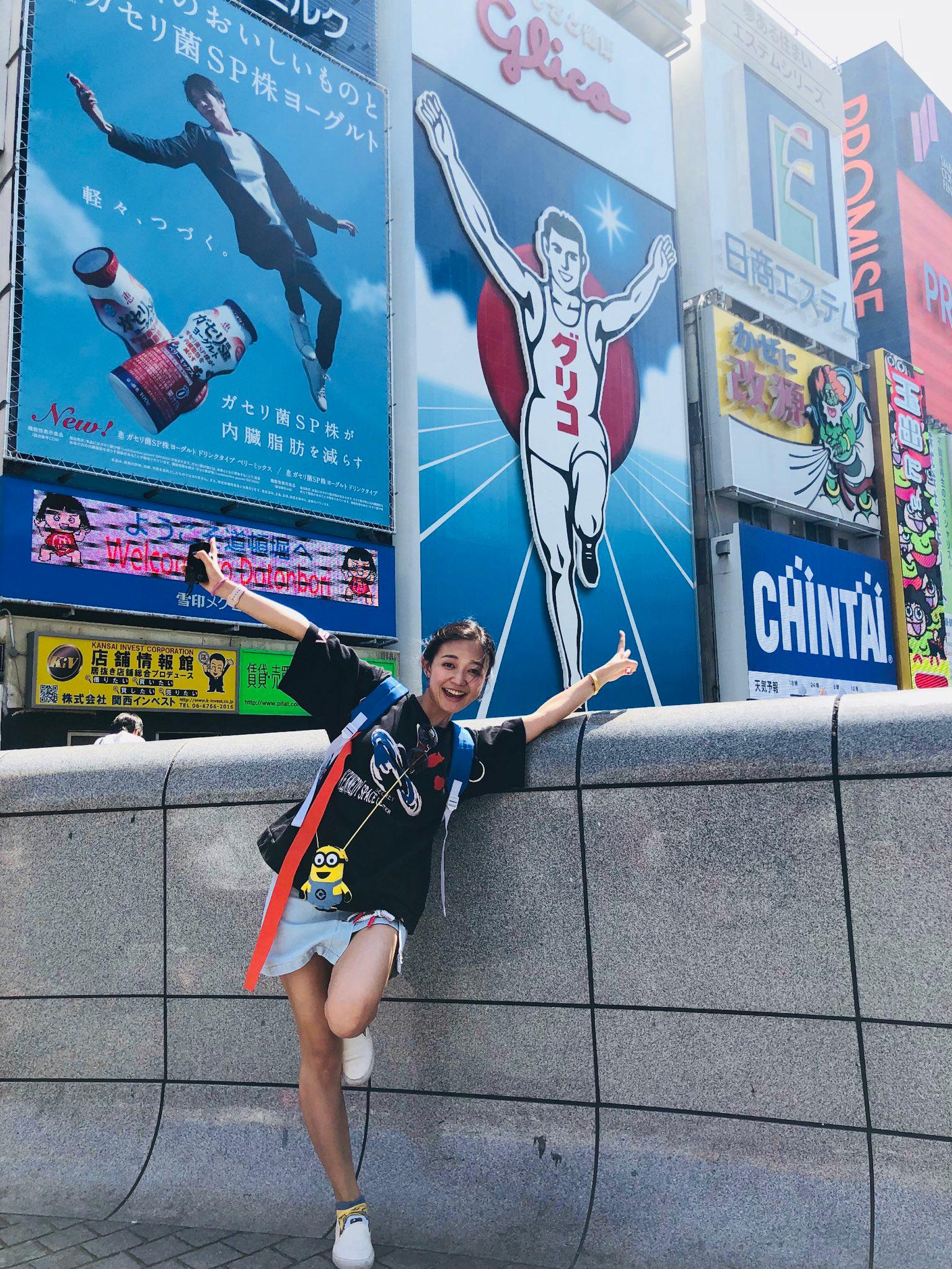 和女友大阪旅游，晚上回酒店房间做爱。
