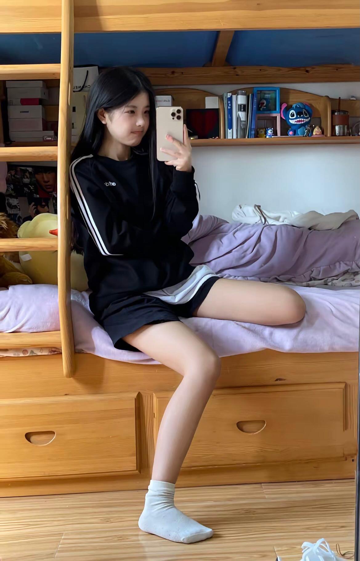 可爱女友被我日了2周后，今天屁眼也被我开苞了。