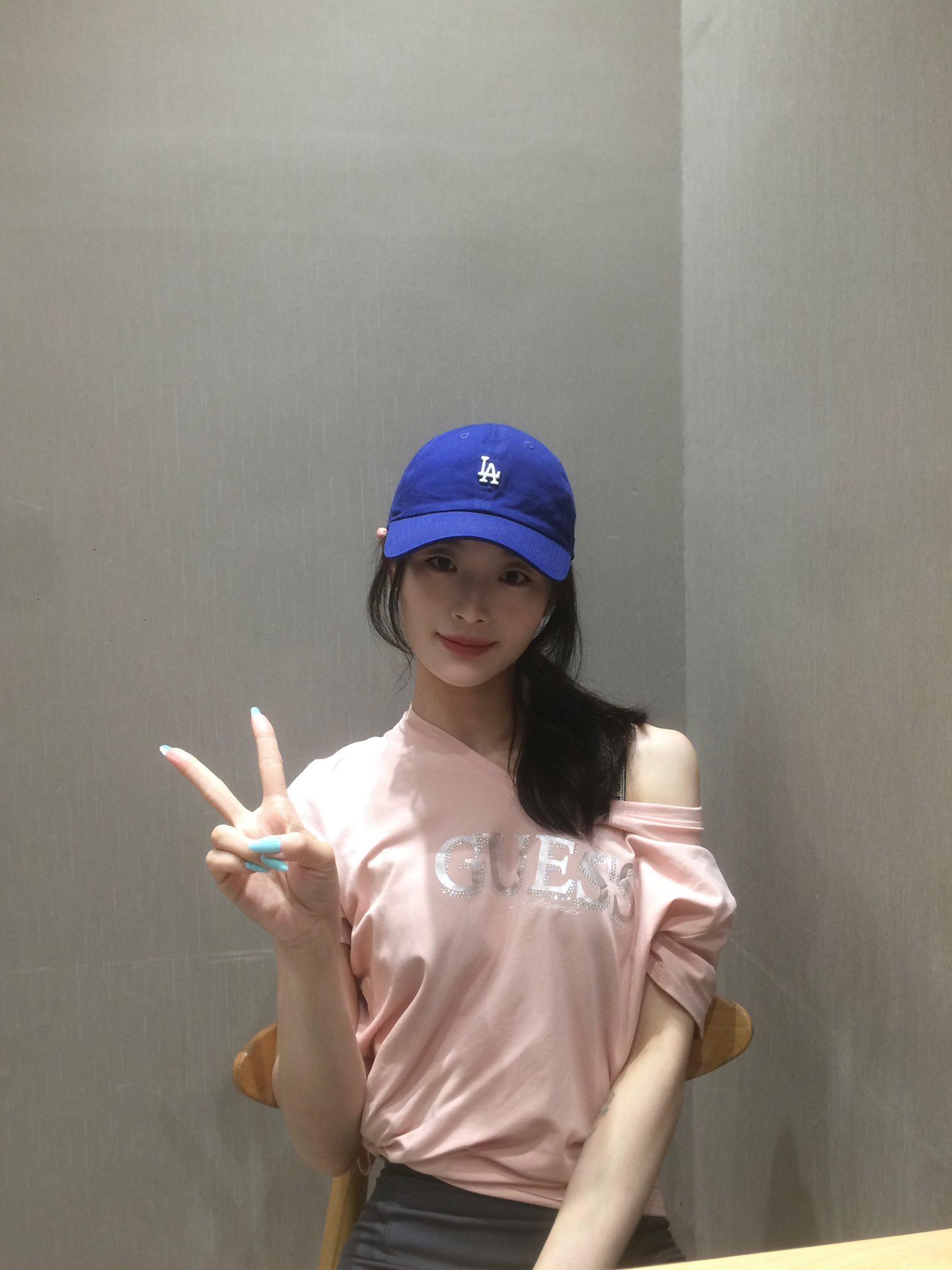 试驾保时捷女销售，人长得靓丽身材又好最主要的是叫床动听。