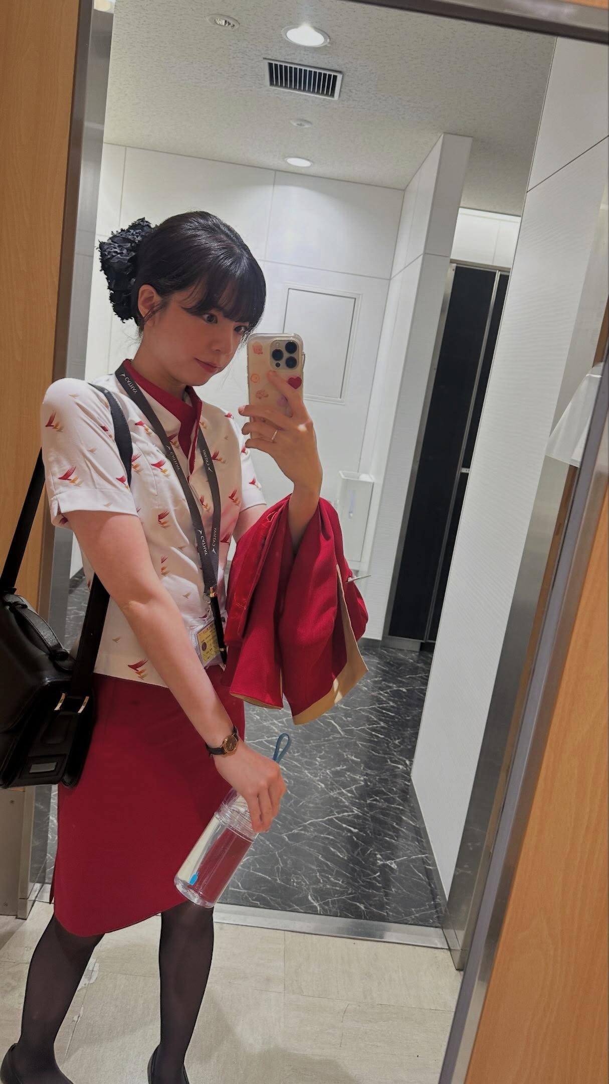 和空姐老婆做爱，自己说要九浅一深，还自己数操了几下，全程淫荡对白。