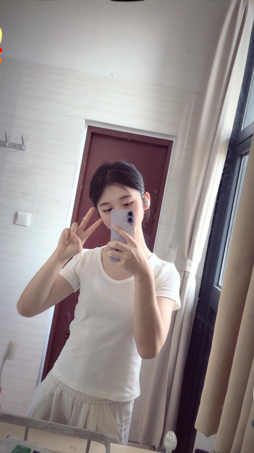 日常调教反差女友，淫语不断。