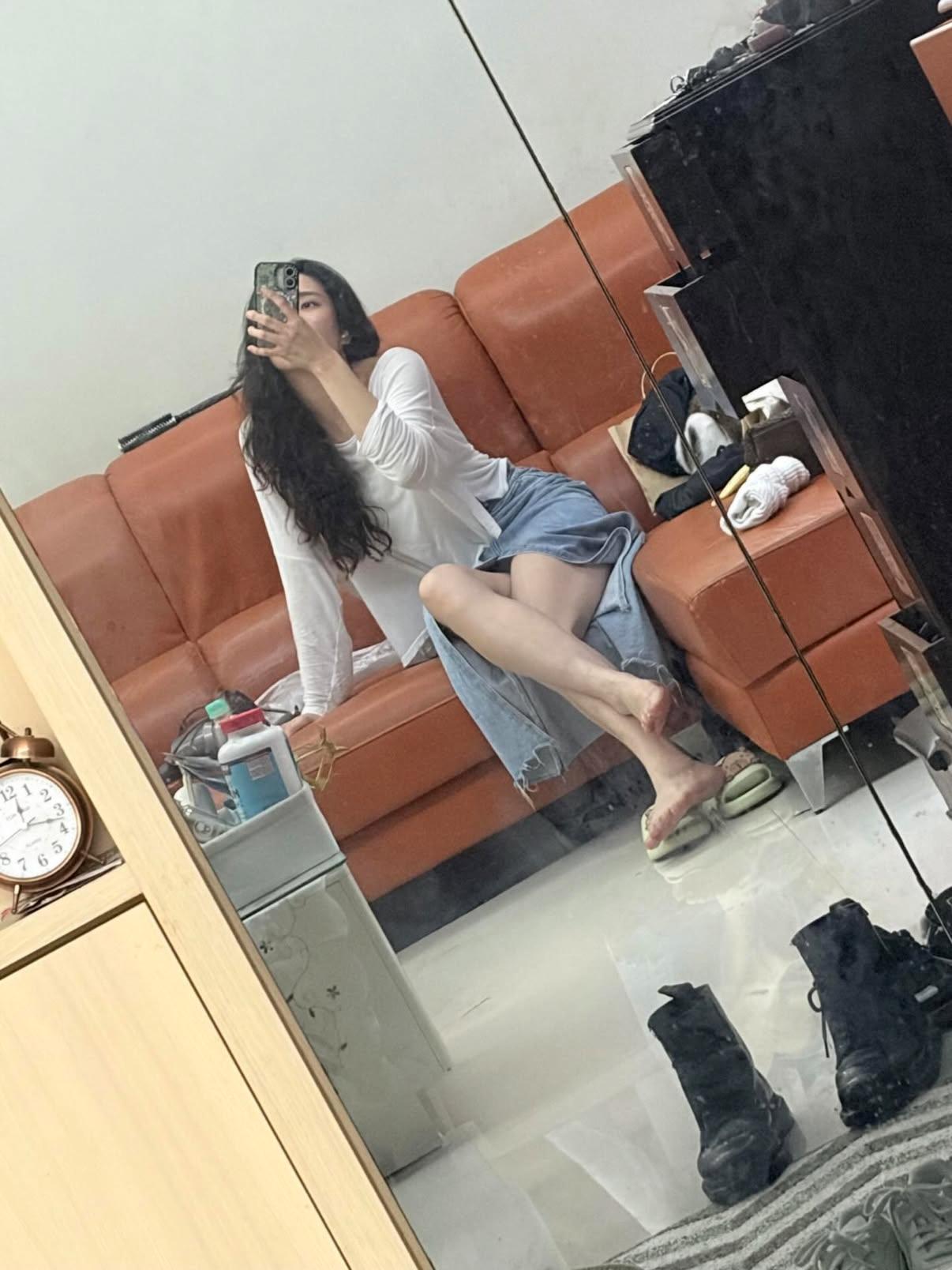 老婆旅游刚到家，就想先让我操，说逼痒了，满嘴的骚话。