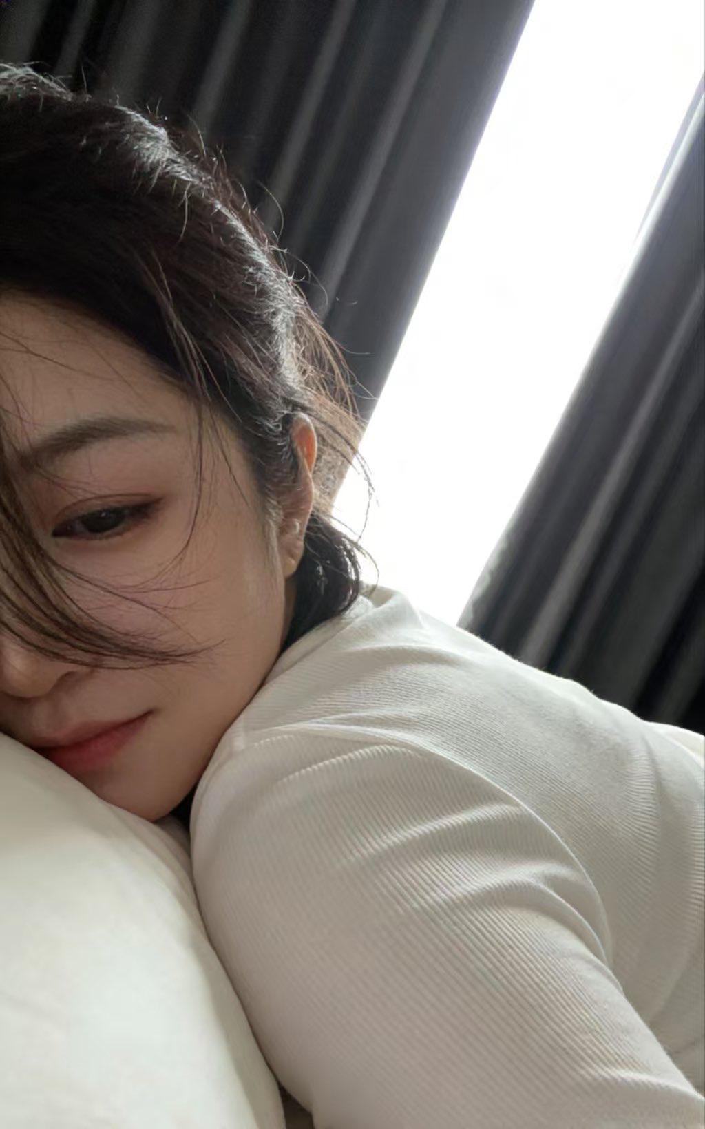 大学女友一开始有点害羞，鸡巴插进去之后立马开始淫叫！