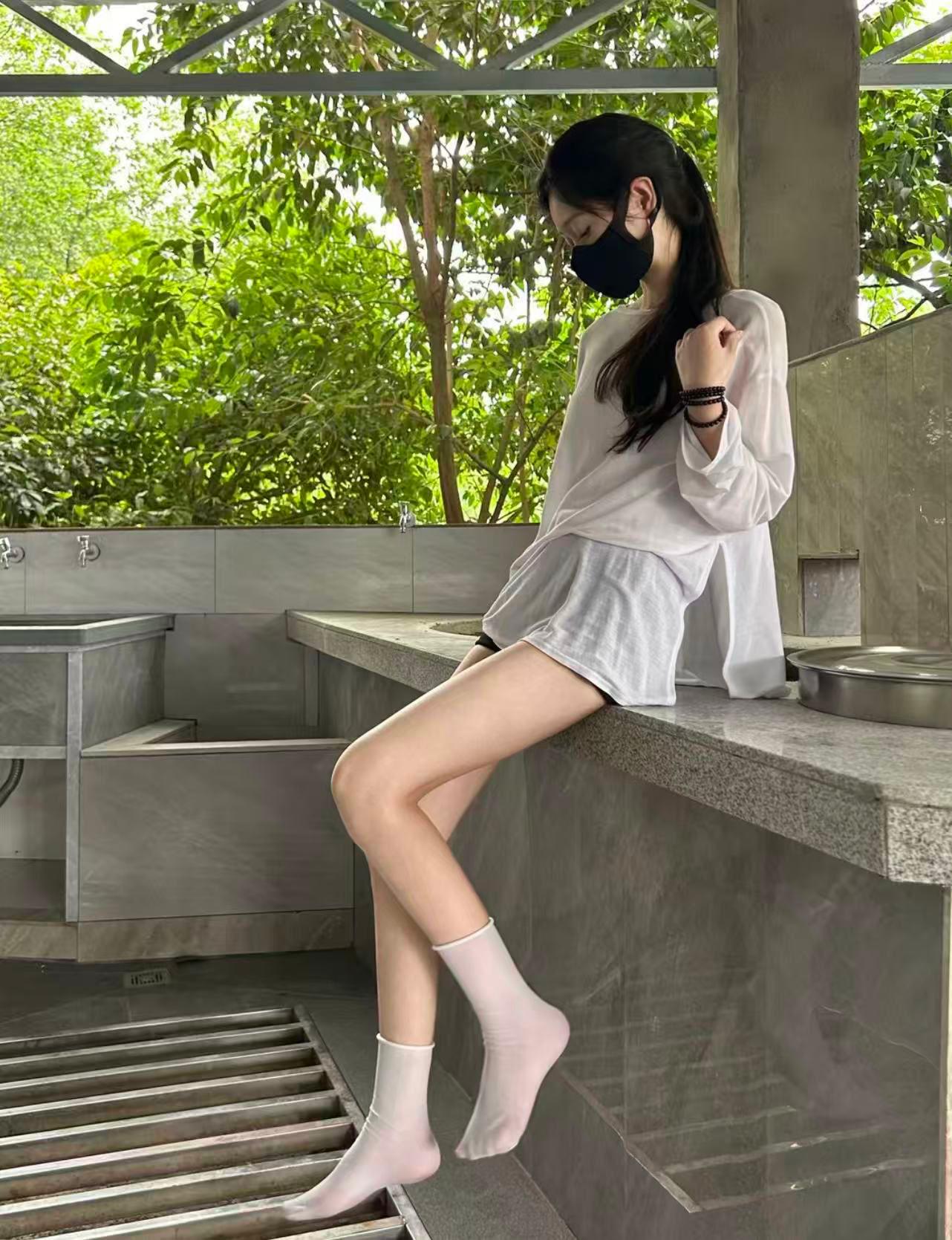 出差酒店隔壁操逼录音，女的很骚。