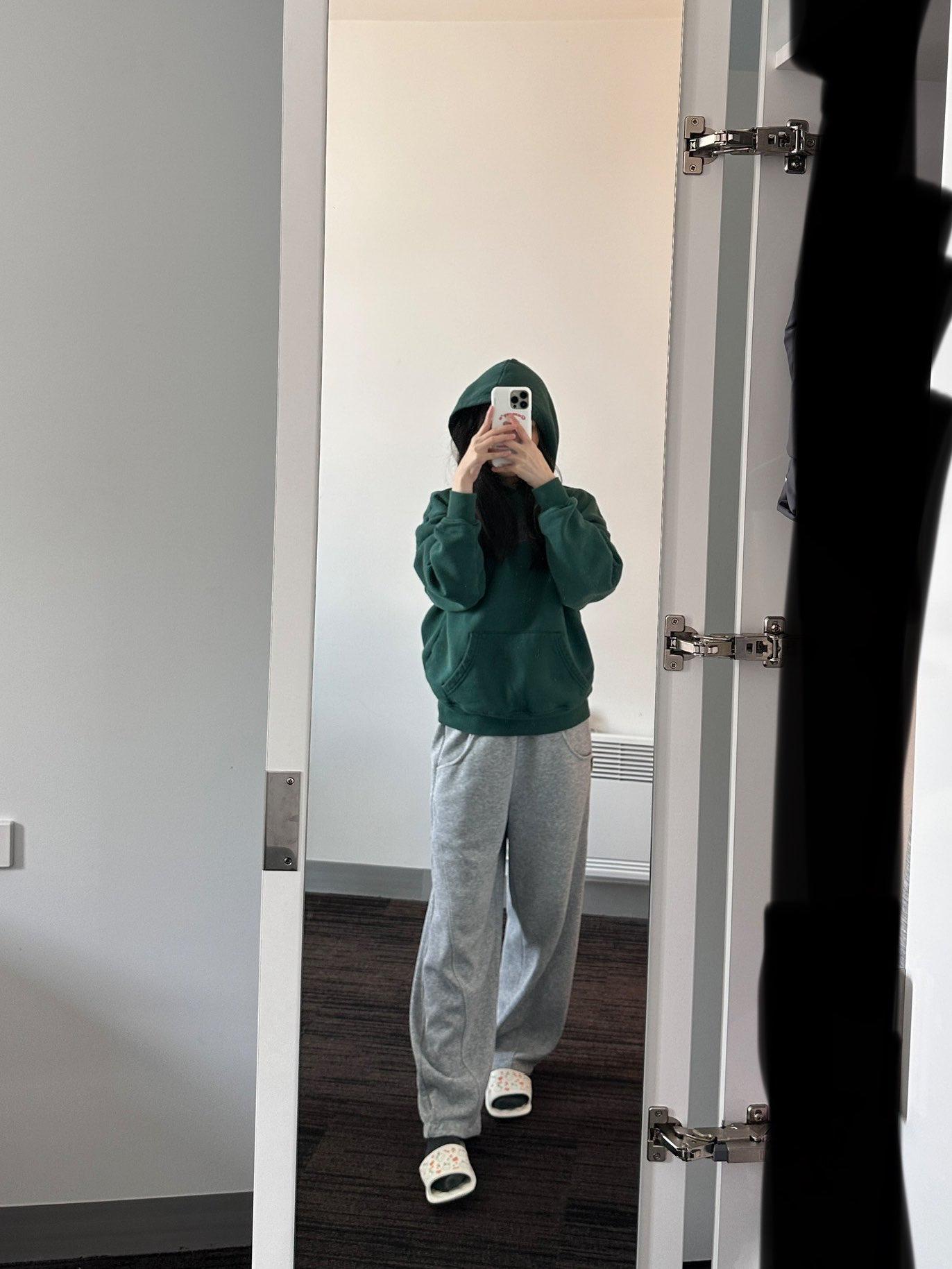 和大一学妹操逼录音，很紧很湿很骚很听话。