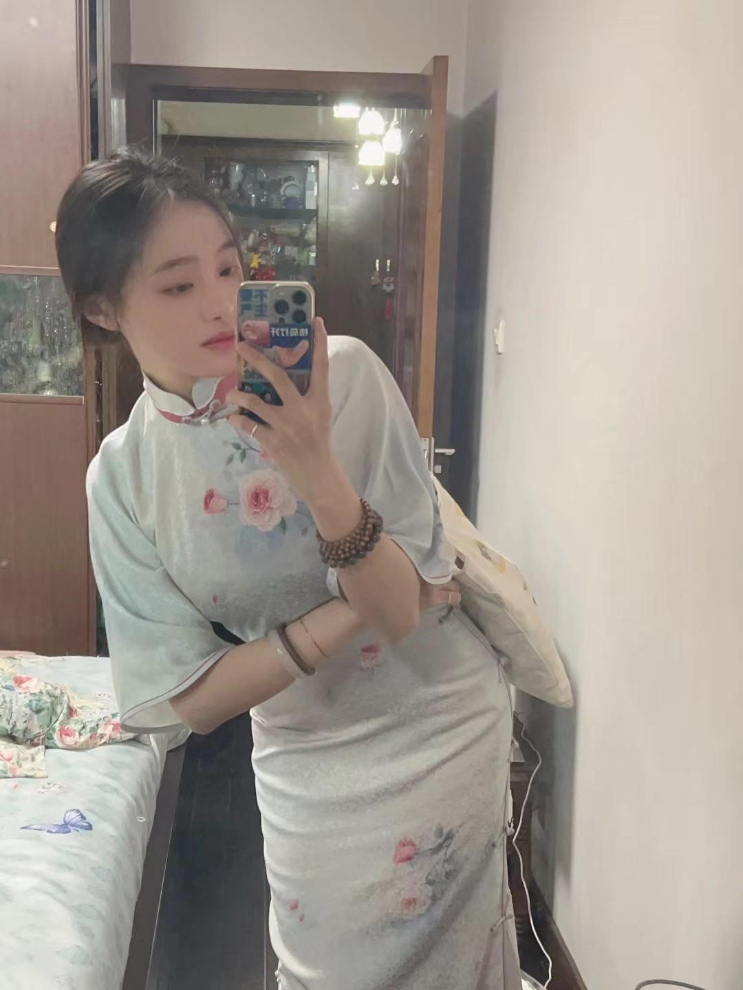 骚逼女友喜欢做爱的时候被打屁股