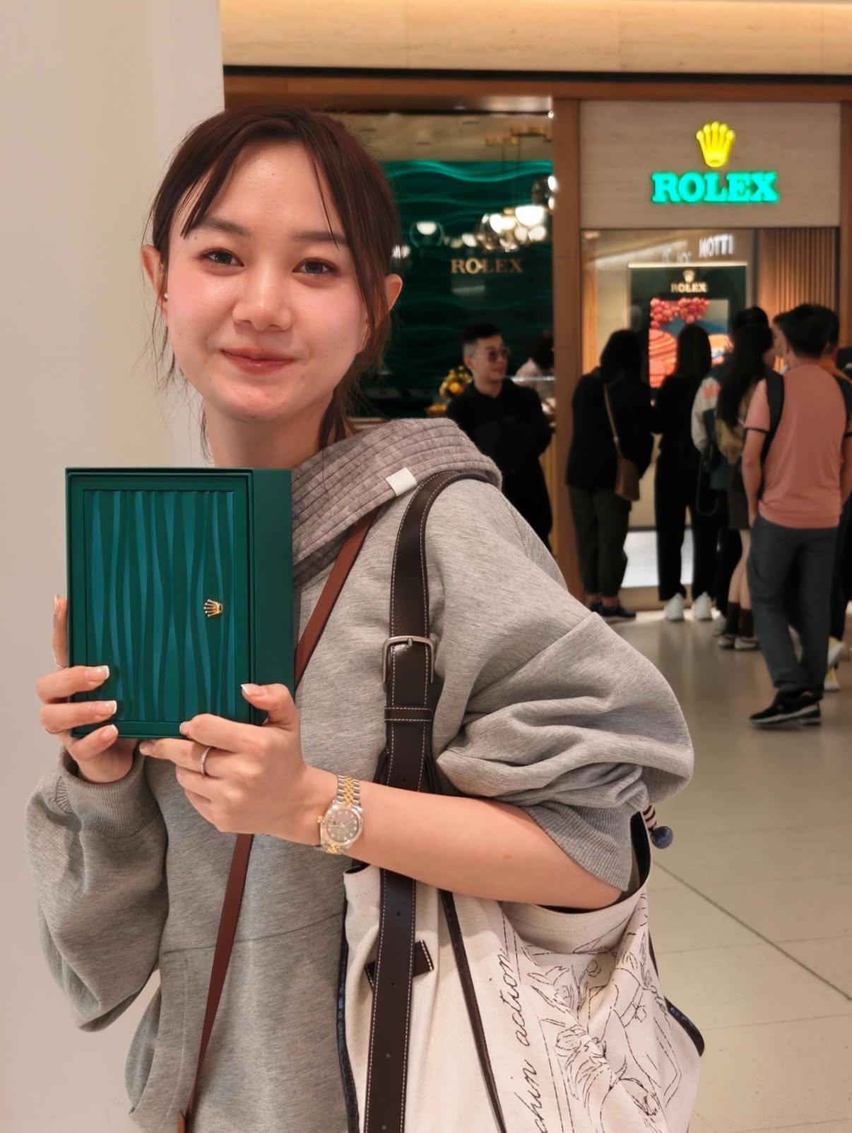 给老婆买了块劳力士，终于让日屁眼了，日的嗷嗷叫，有对白。