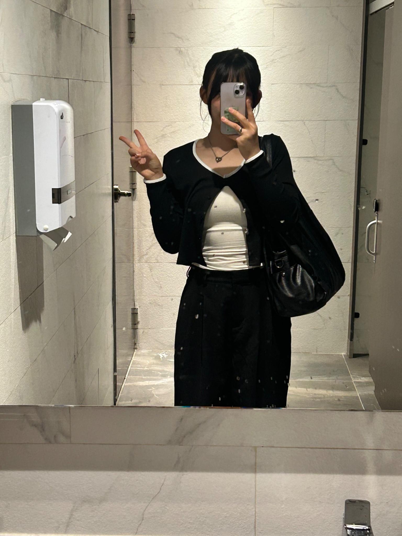 大白天和银行柜员老婆做爱，老婆很害羞。