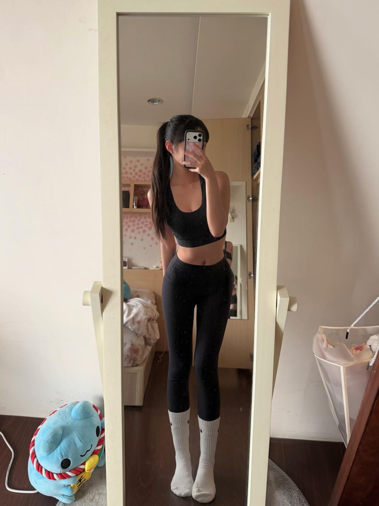 在女友出租屋做爱，操的女友一直喊爸爸轻点，全程骚话。