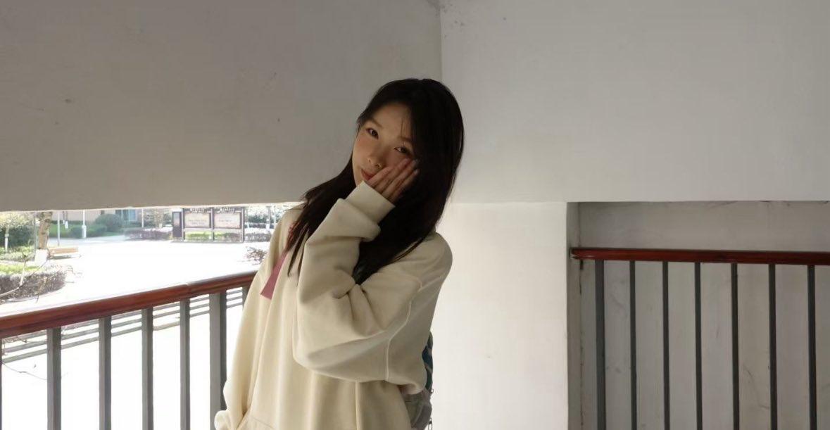 宾馆门缝录音，哥们女友叫的很大声