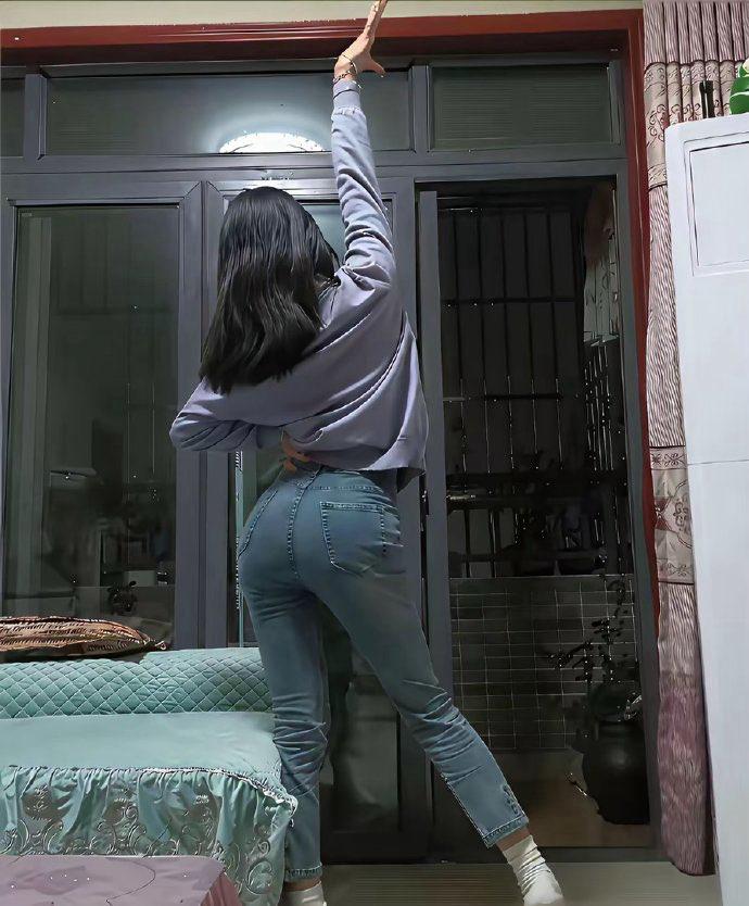 出租屋和女友做爱录音，日的女友说自己是骚逼。