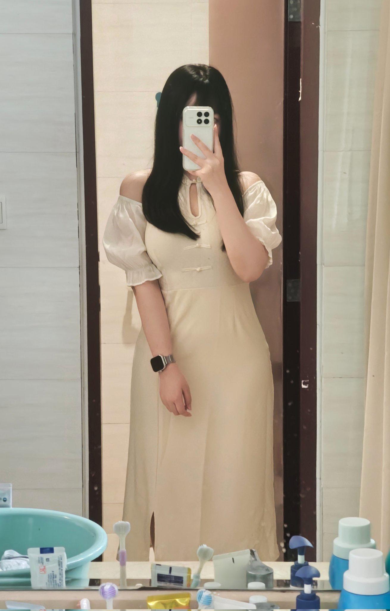 住在同事家，晚上听到同事操他老婆，怀疑是故意叫这么大声让我听的。