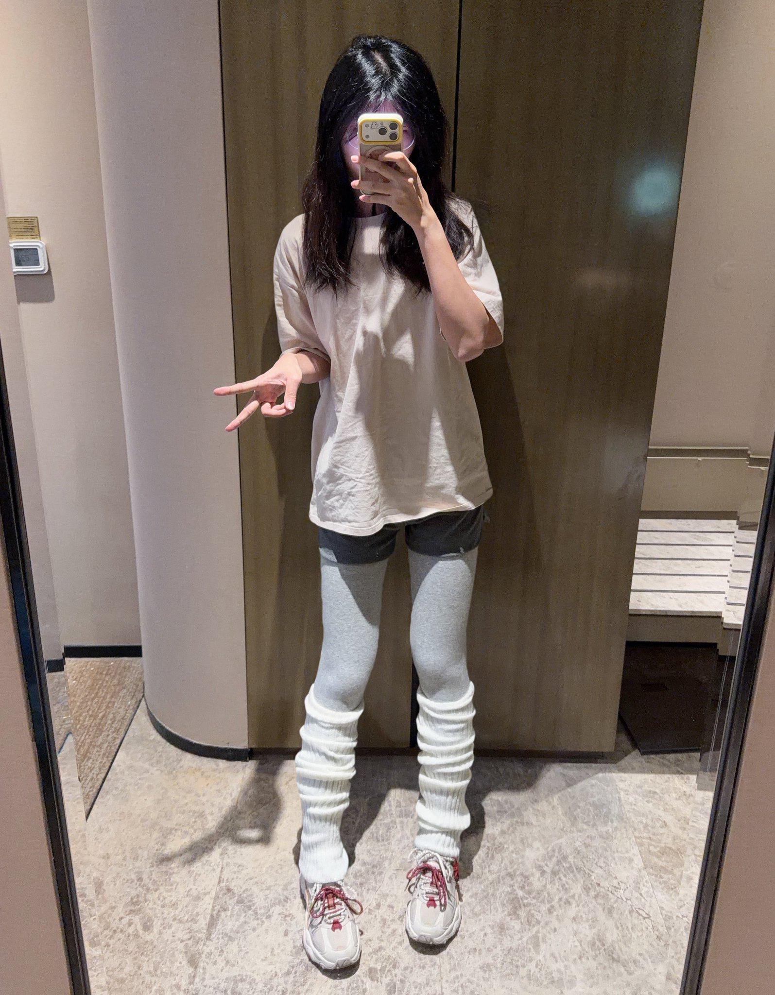 各种姿势操乖巧大学女友，全程淫荡对白，还问我在哪学的这个姿势。