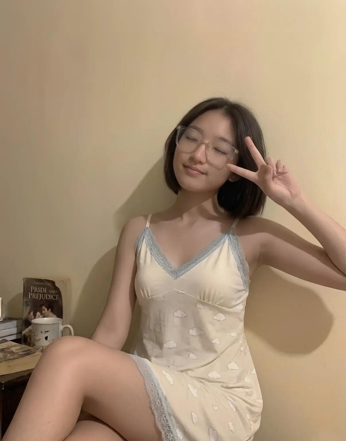 和女友做爱的淫荡对白，问女友想被射哪里。