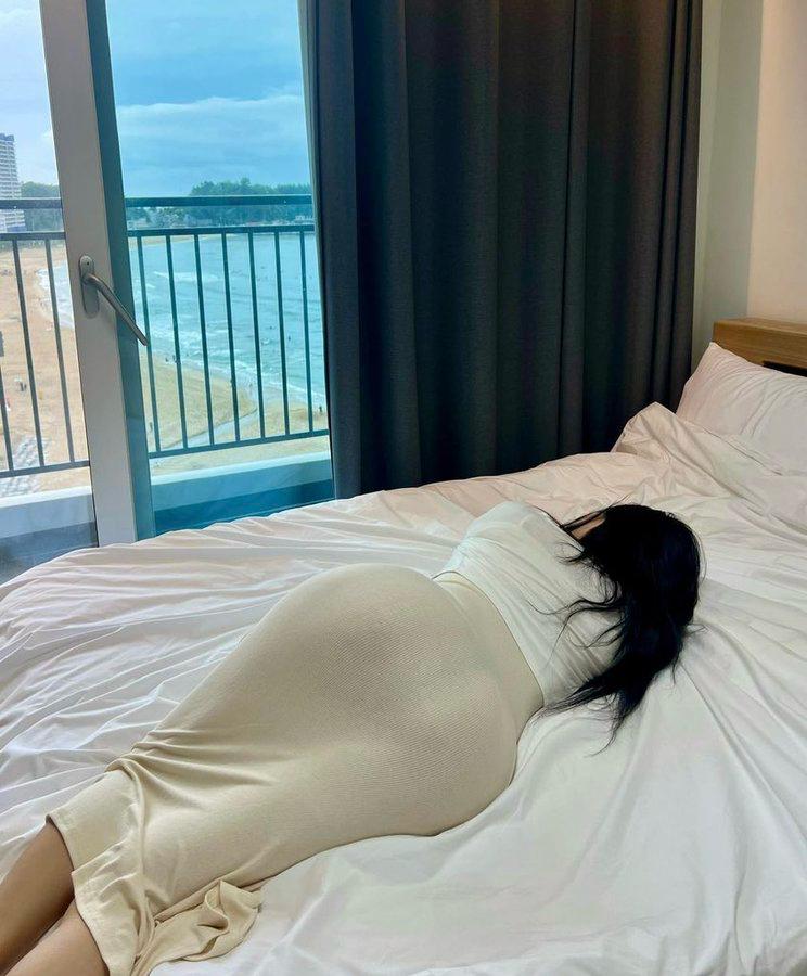 和老婆去三亚旅游，酒店连续高强度打桩十分钟，给老婆干哭了。