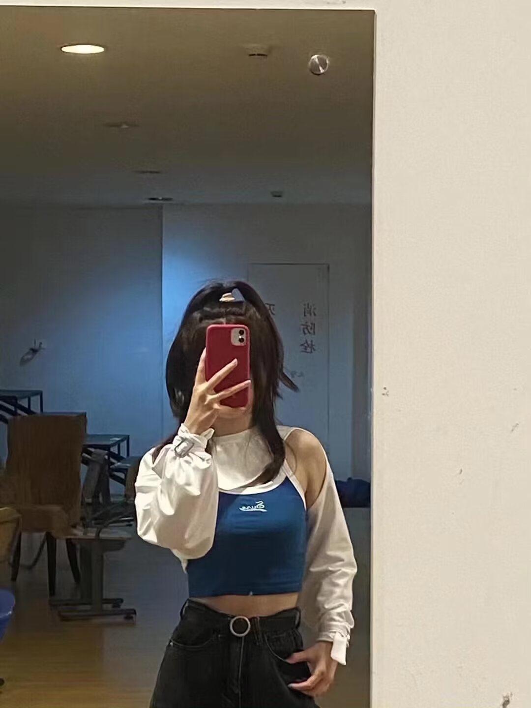 和女朋友车震，骚穴被插的通红，一直喊停。