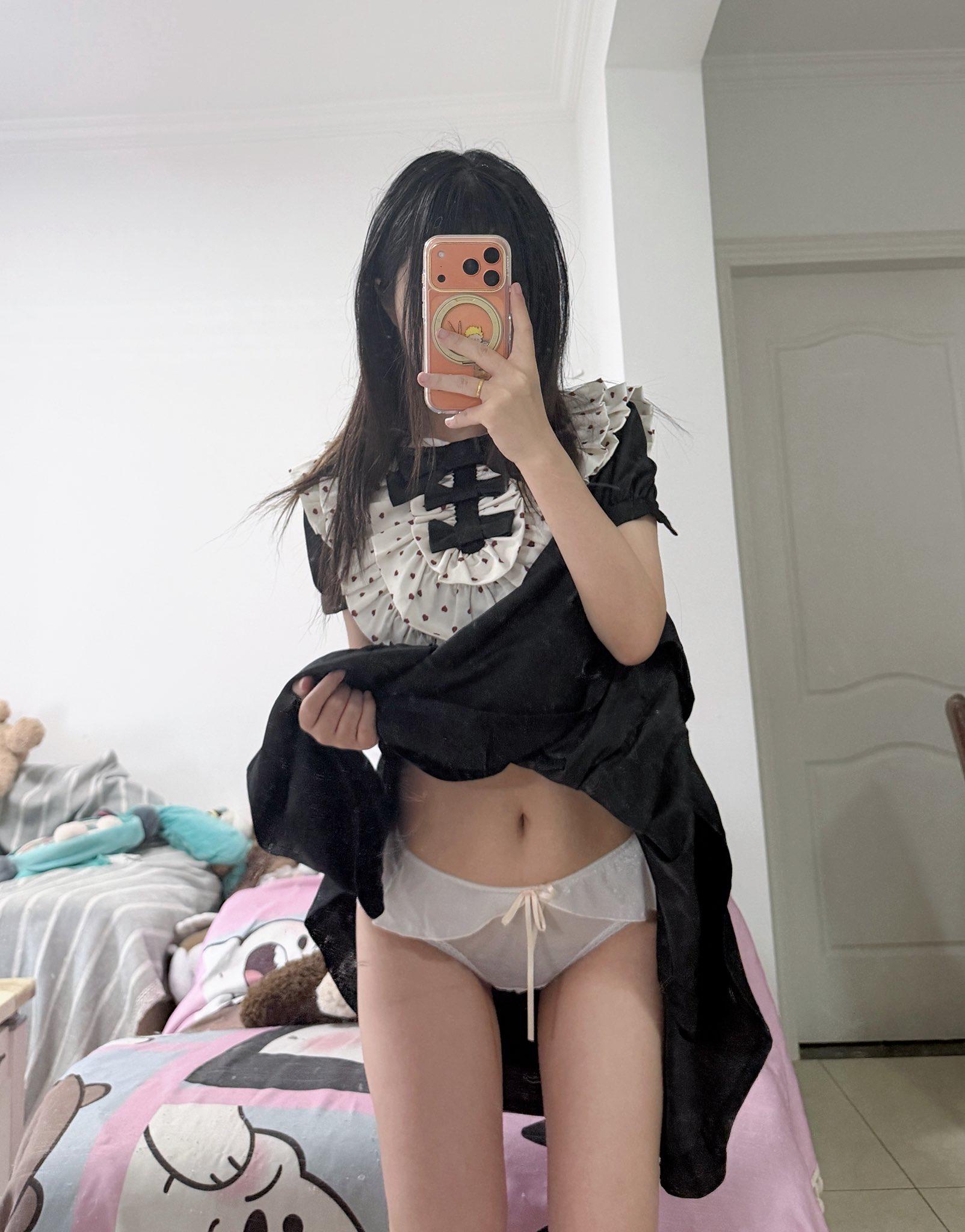 翻看高三妹妹的手机，无意见发现她去旅游的照片和做爱录音，对白清晰