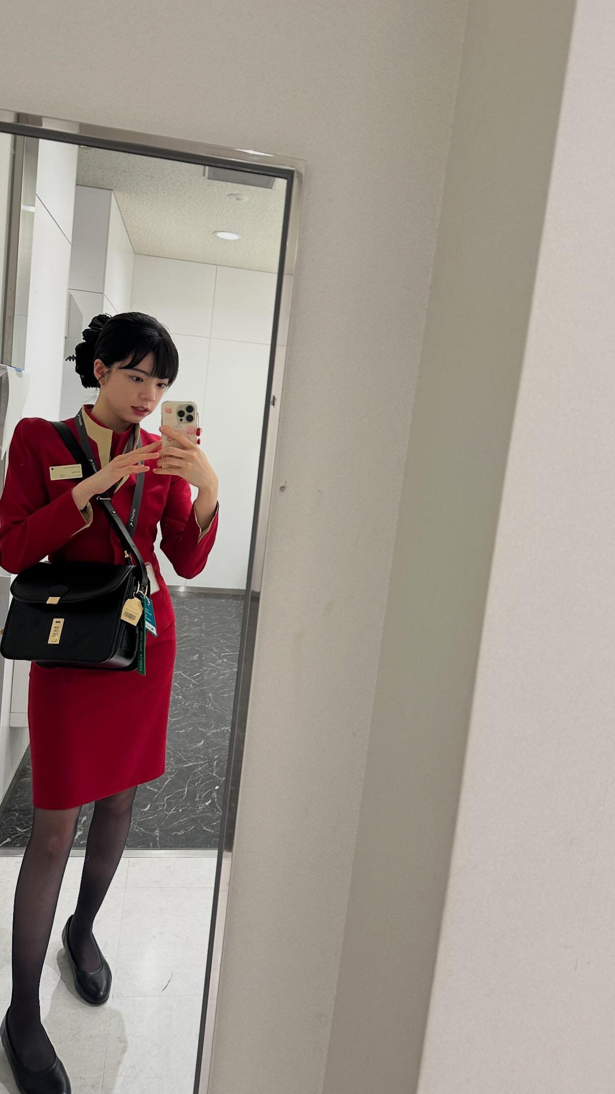 操空姐女友，调教她说骚话，她说想找个大鸡吧帅哥一起操她。