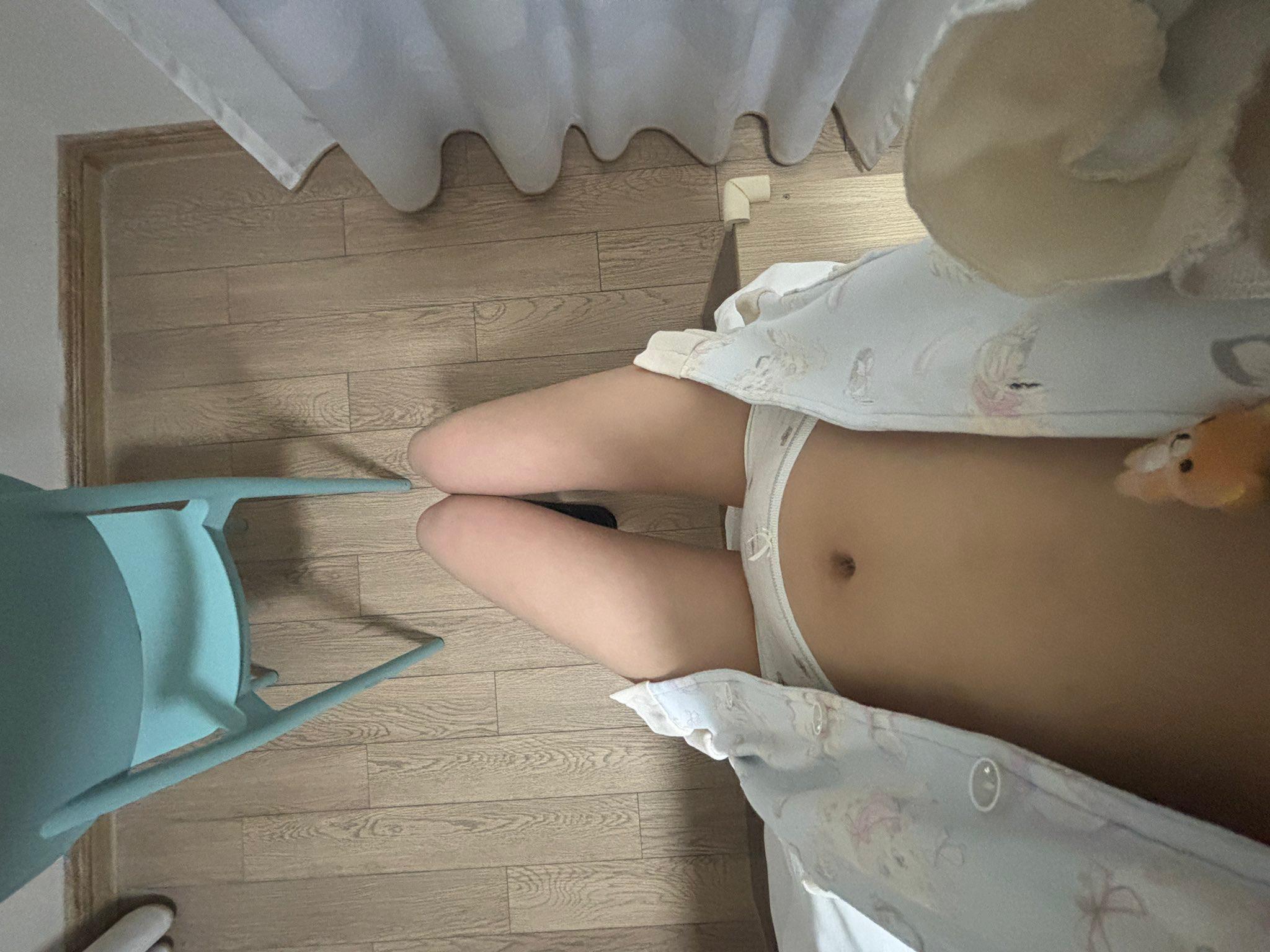 半夜言语调教学妹，然后狠狠插入。