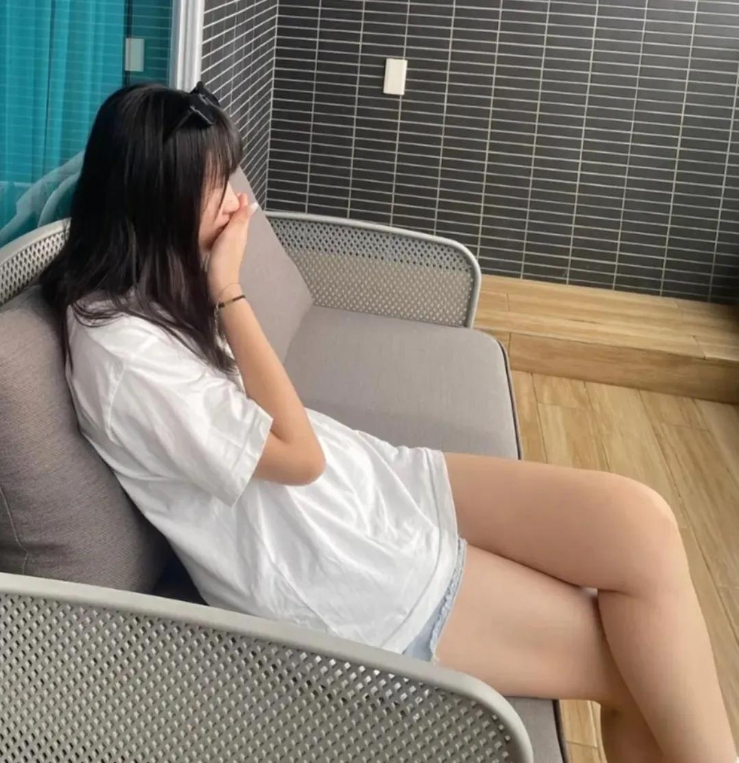 真实夫妻做爱老婆的娇喘，对白很多。