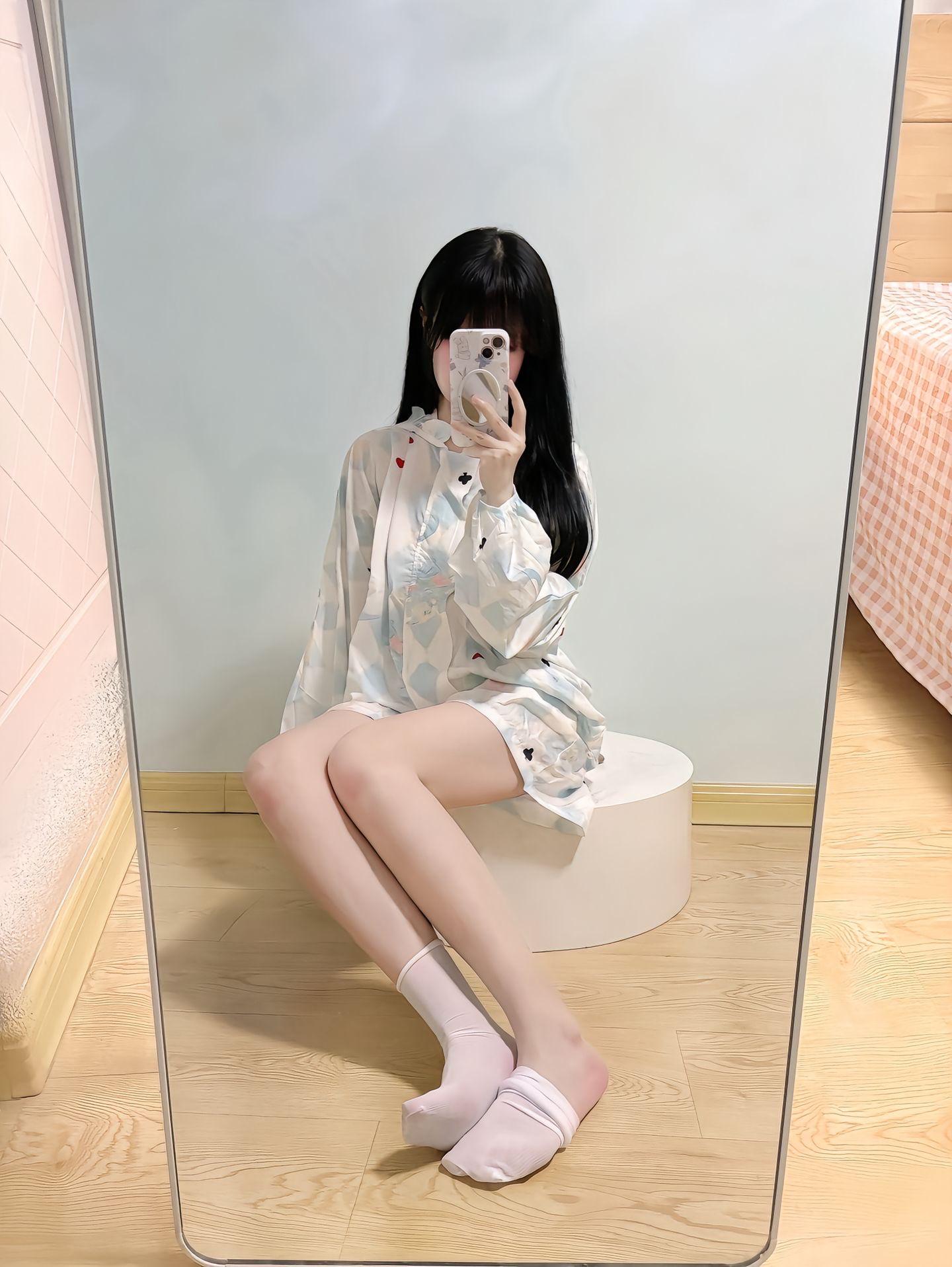 和大一女友打炮，被日的哇哇叫实在太诱人了。
