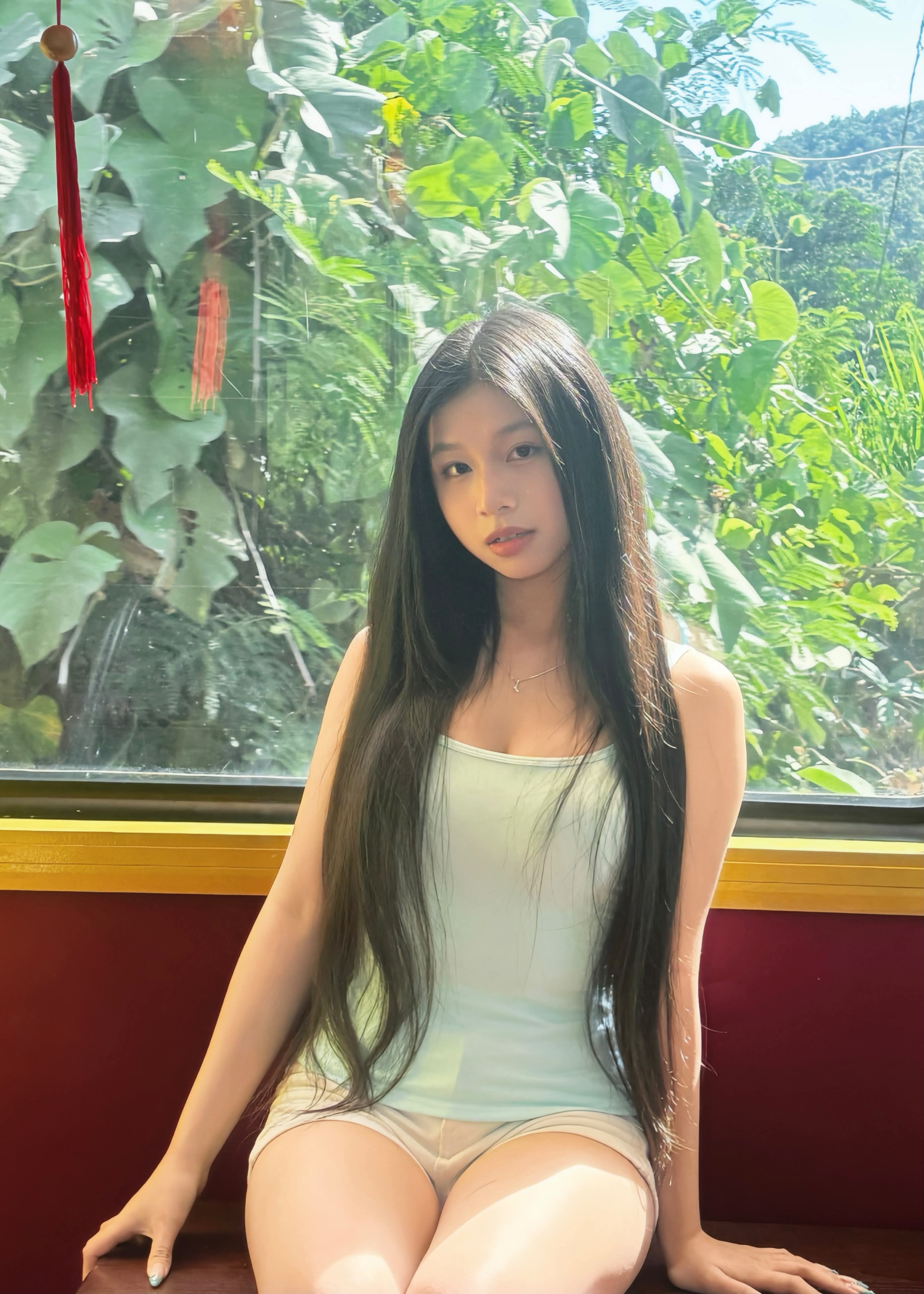 操肉腿女友，随着我鸡巴的加速女友达到了高潮。