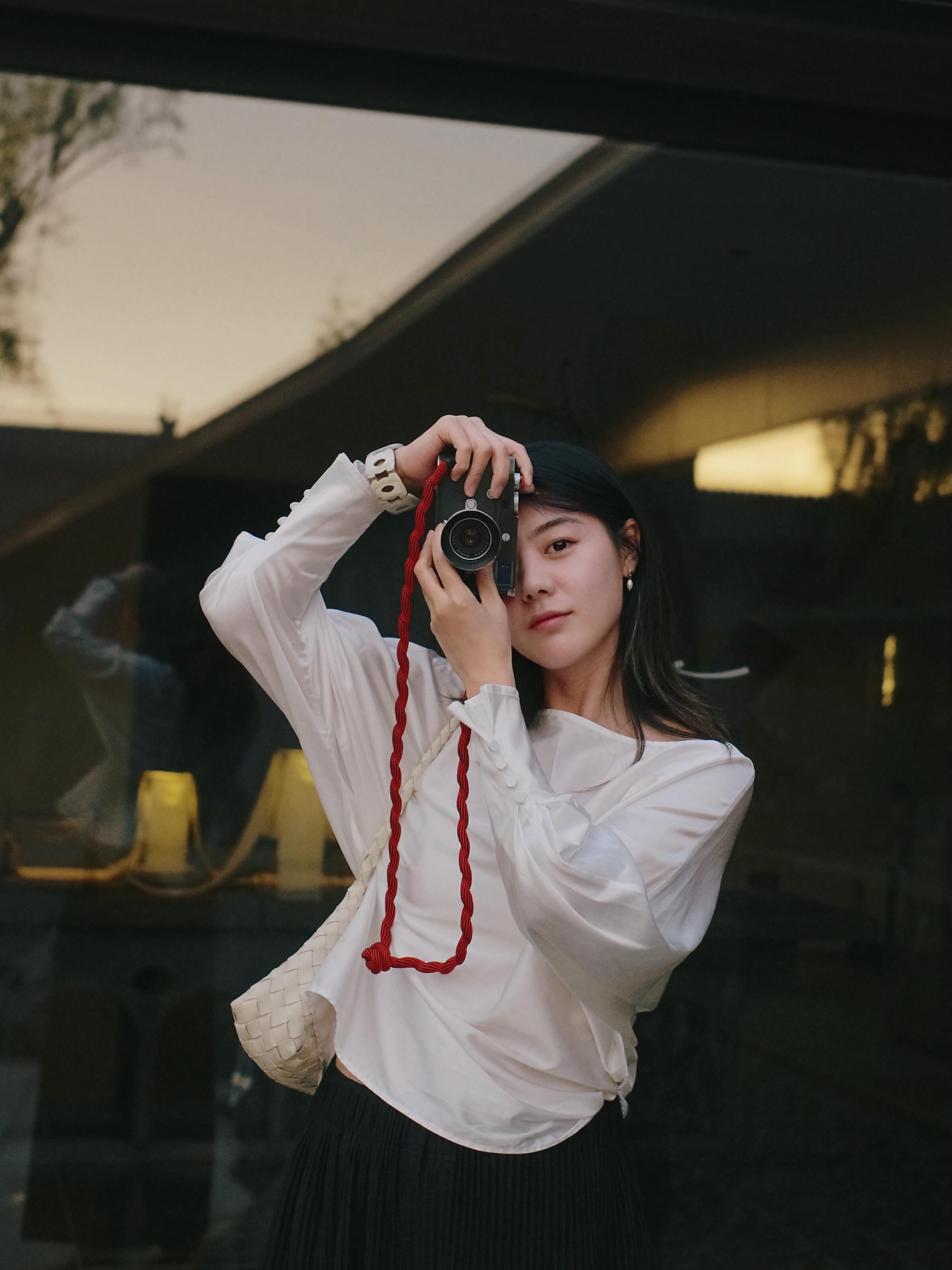 大同高端旅游团，女领队第一天就被团里大哥操了，门缝偷录。