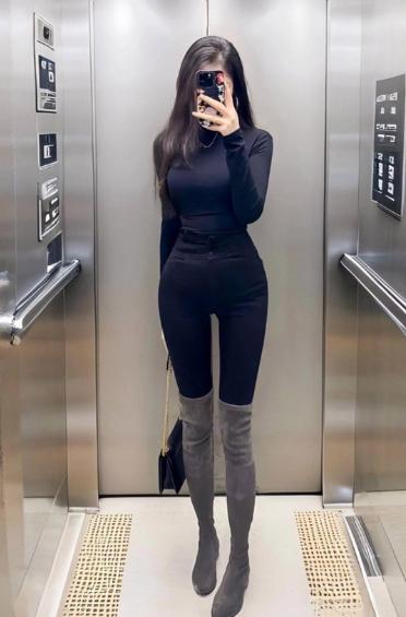公司团建，偷录高管操女同事，真骚啊。