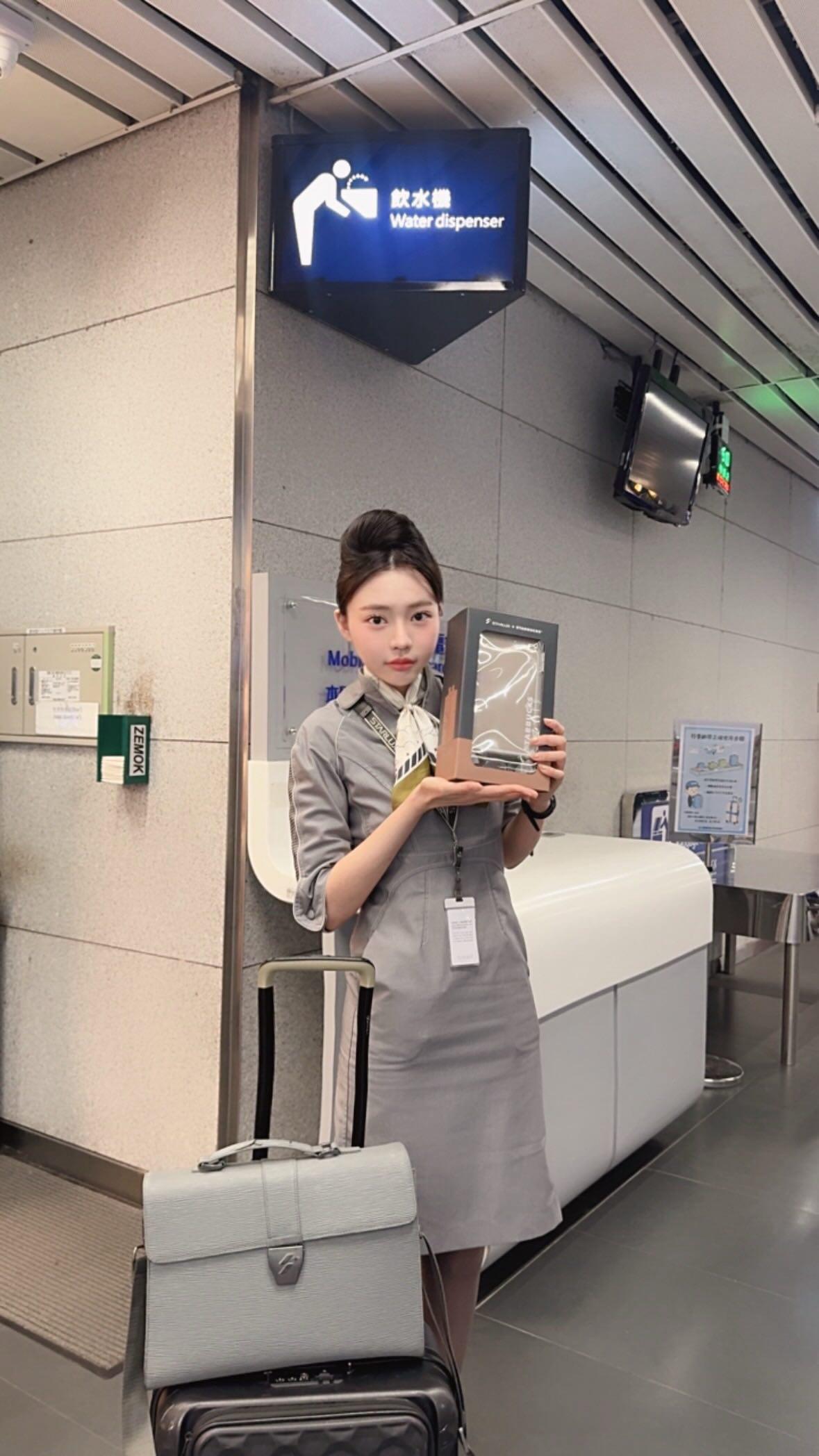 和空姐老婆爱爱，差点给干哭了！