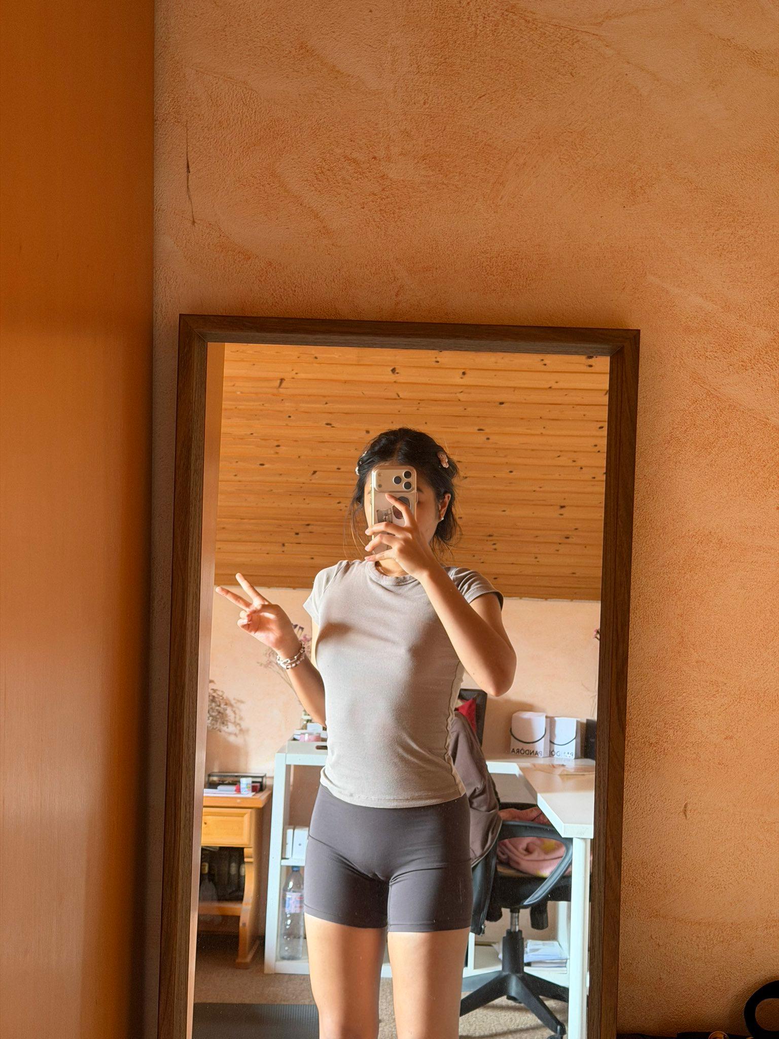 和馒头逼老婆晨炮录音，操出很多白浆。