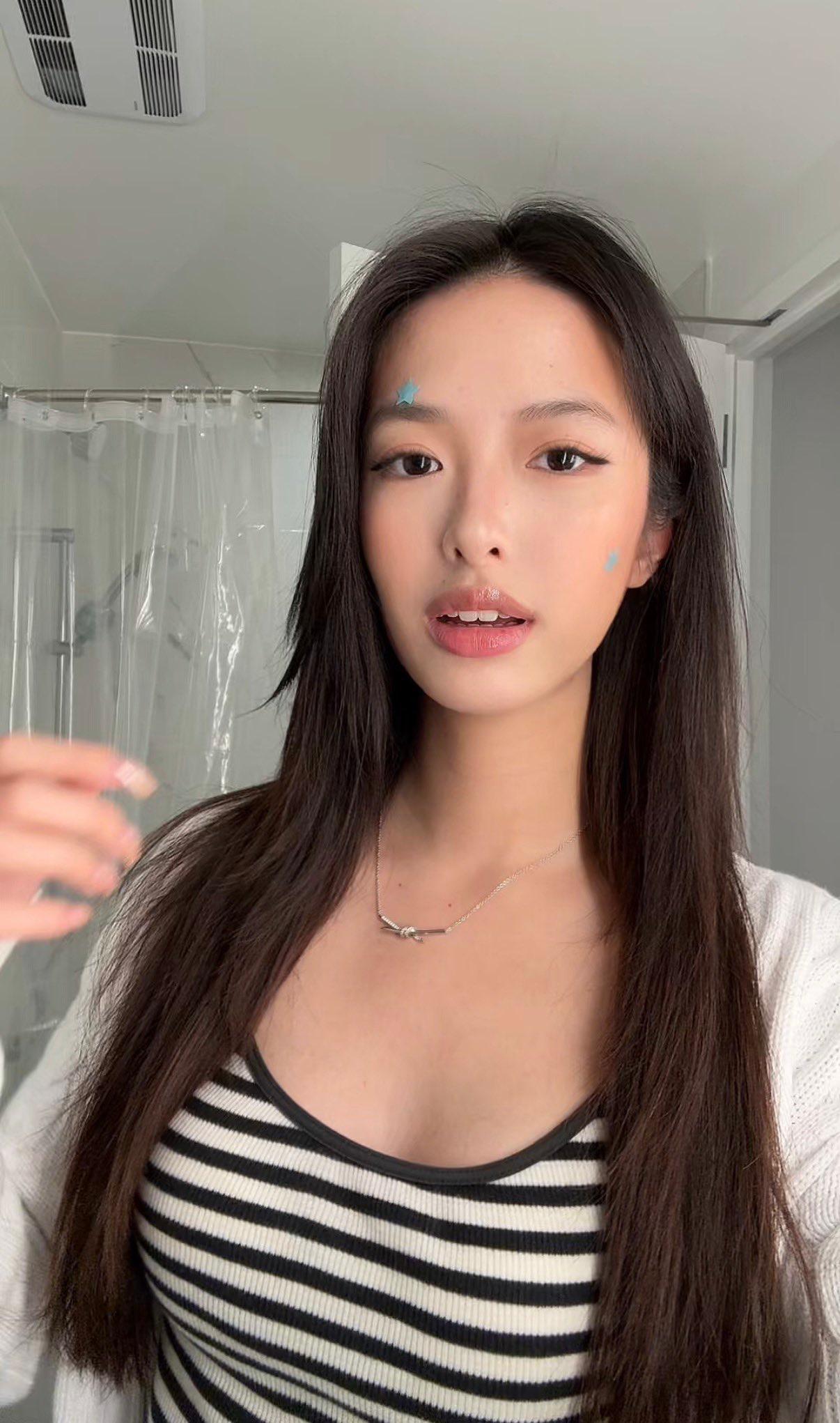 和老婆做爱，问老婆喜欢大鸡巴不。