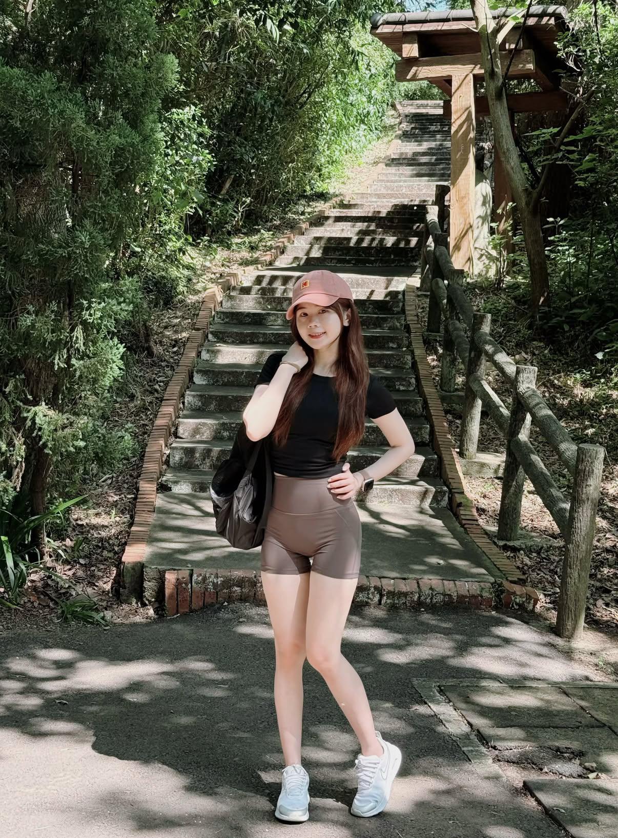 老婆是东北的，叫床十分豪放。