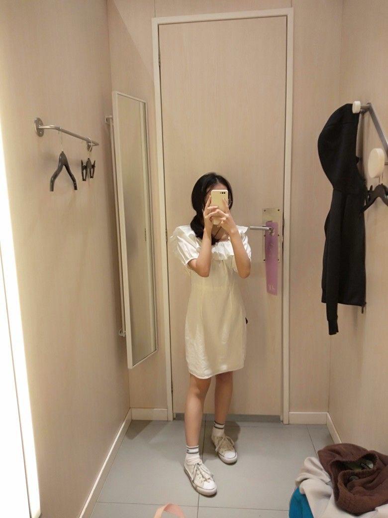 操小个子幼师女友，让她自己抱着腿操。