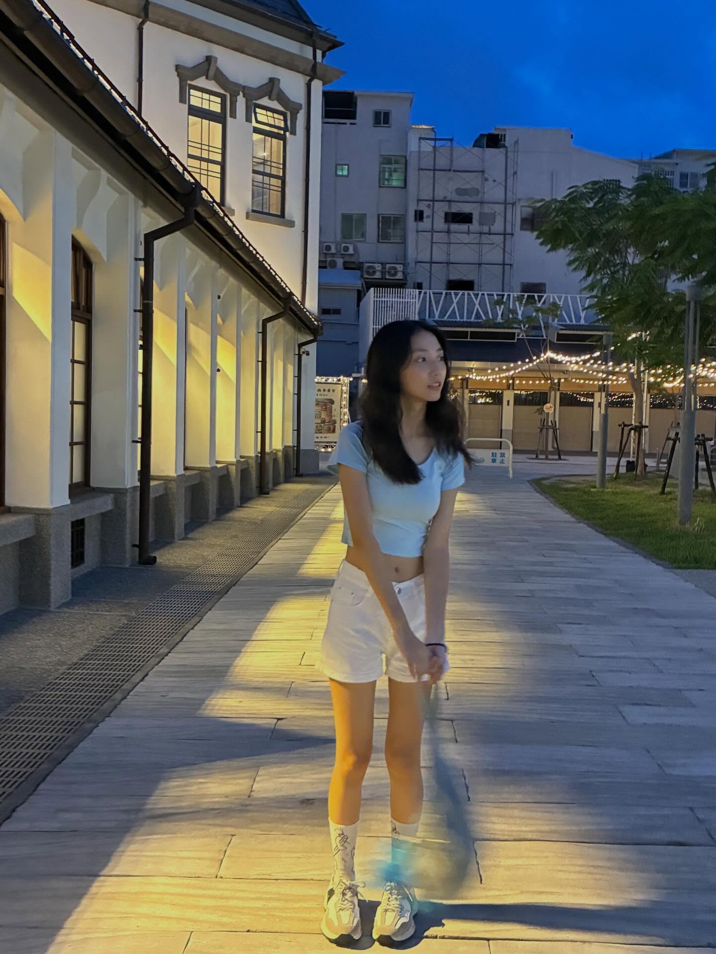 五一和女朋友出游，晚上回酒店立马操逼。