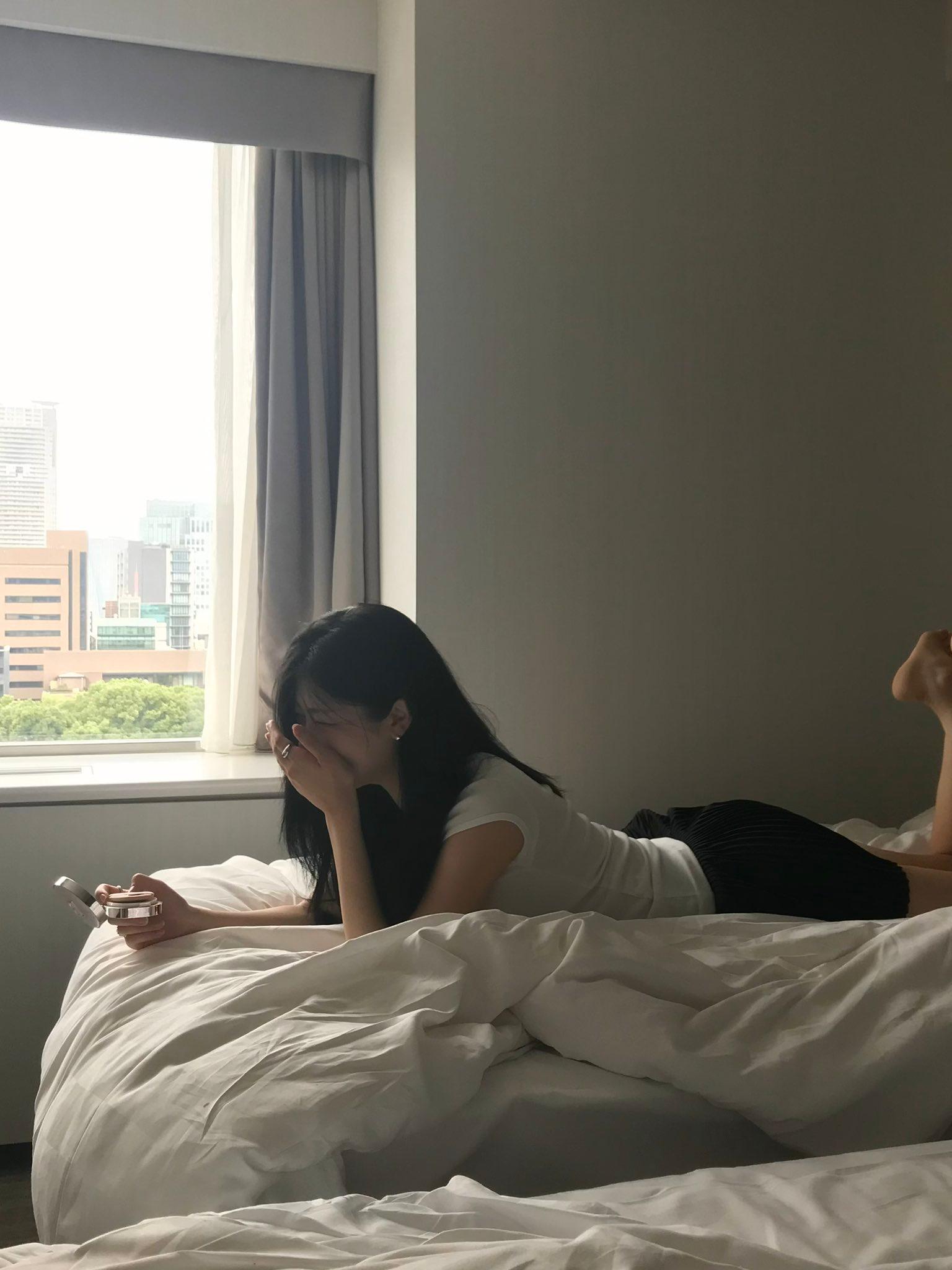 老婆被刚高考完的侄子操，小年轻啥也不懂就是猛干，老婆说要被插死了。