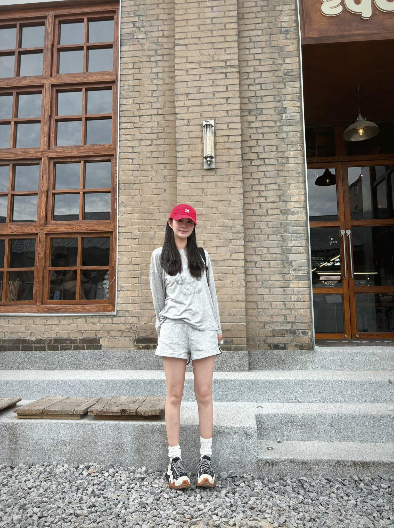 韩国旅游给女友屁眼开苞，被插迷糊了各种胡言乱语。