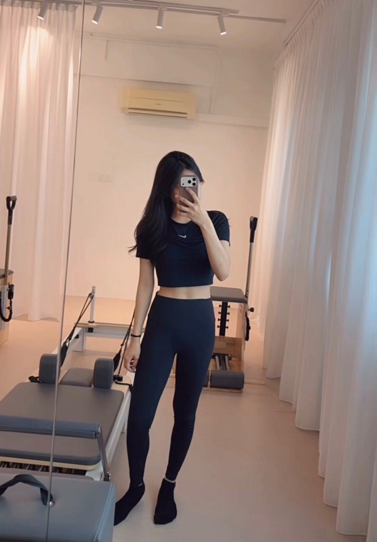 健身房女学员背着老公和教练操逼，被问各种淫荡问题。