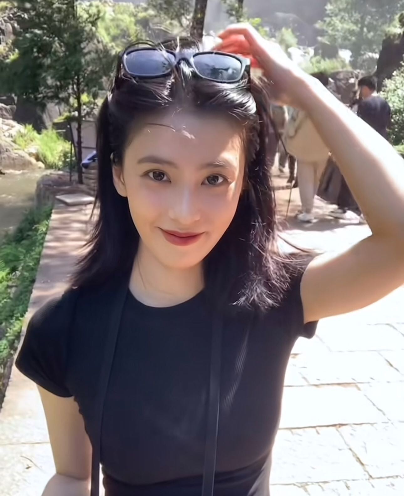 和老婆久违的插穴运动，把老婆干的十分开心，不停的浪叫。