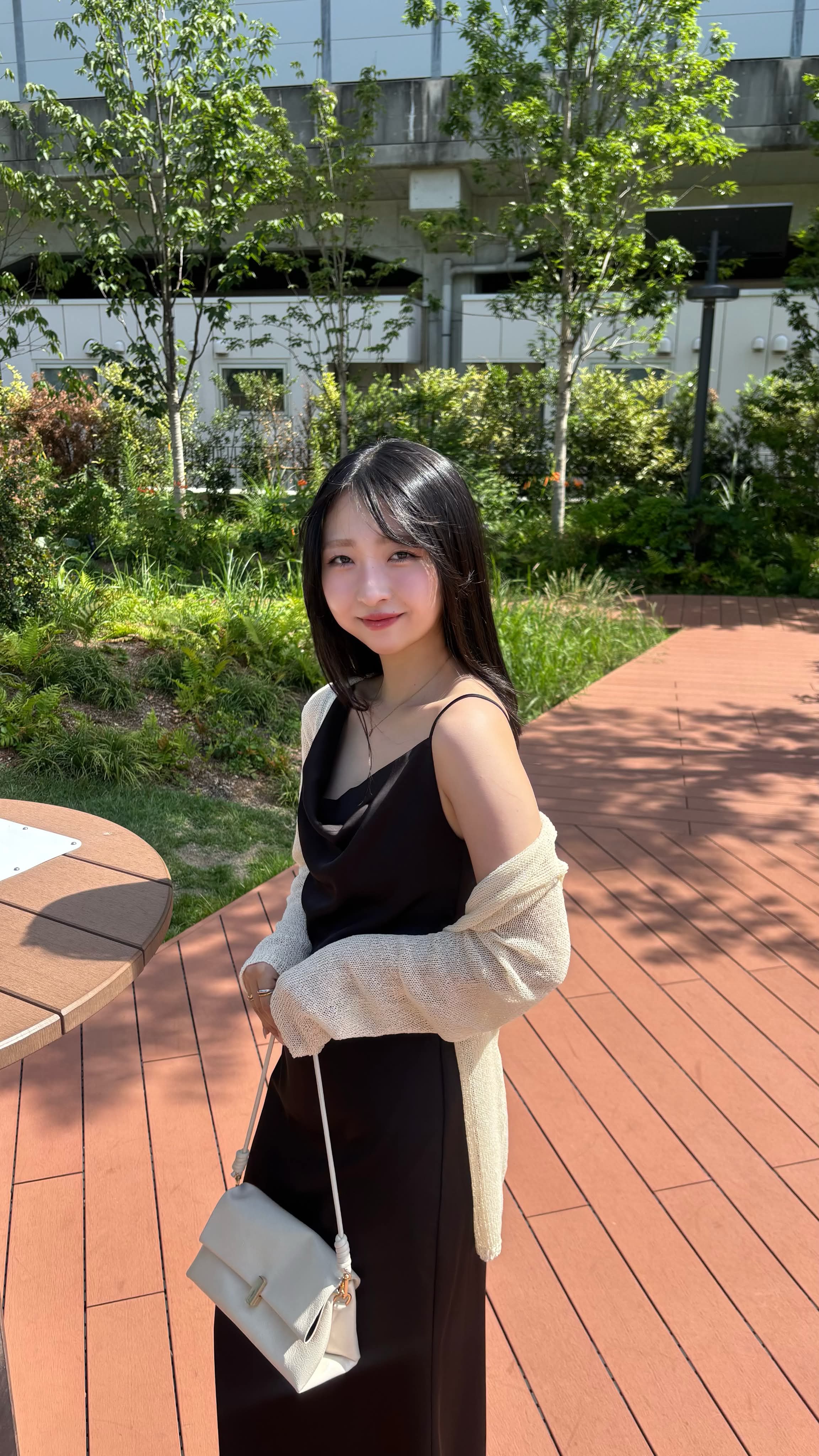 和女友晨炮，女友迷迷糊糊叫床很诱人。