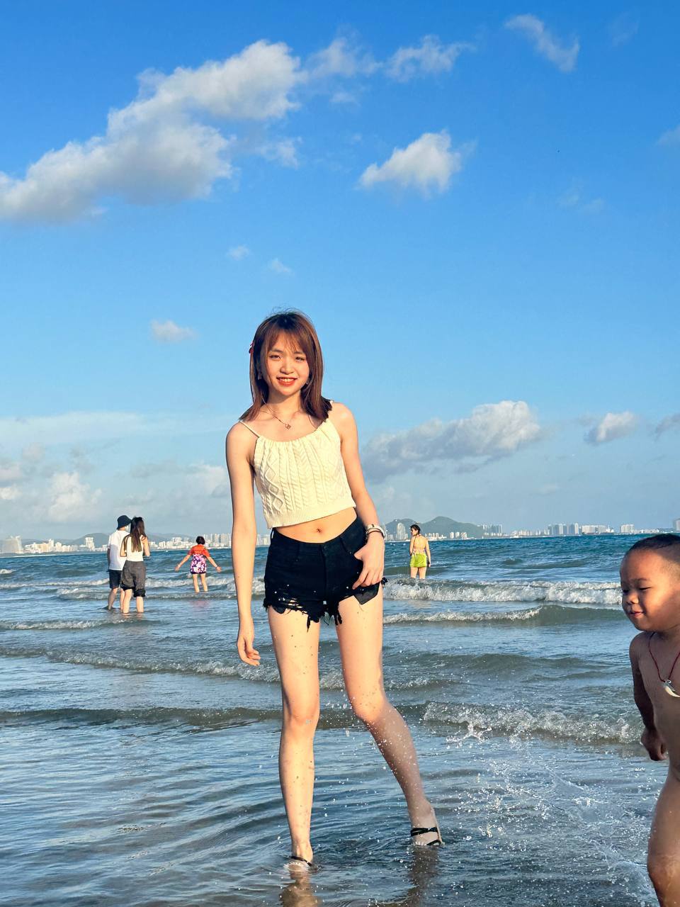 旅游拼车认识的女大学生，被操的时候很害羞。