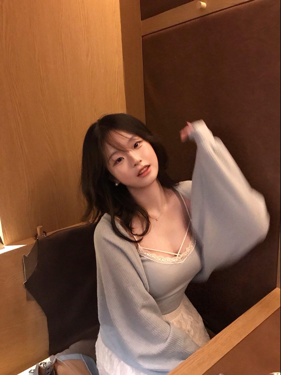 女友被操的时候说太大了，我不要，求求你轻一点。