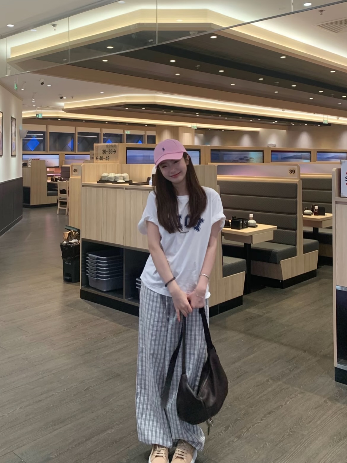 杭州旅游，在民宿开窗把女友操的哇哇叫
